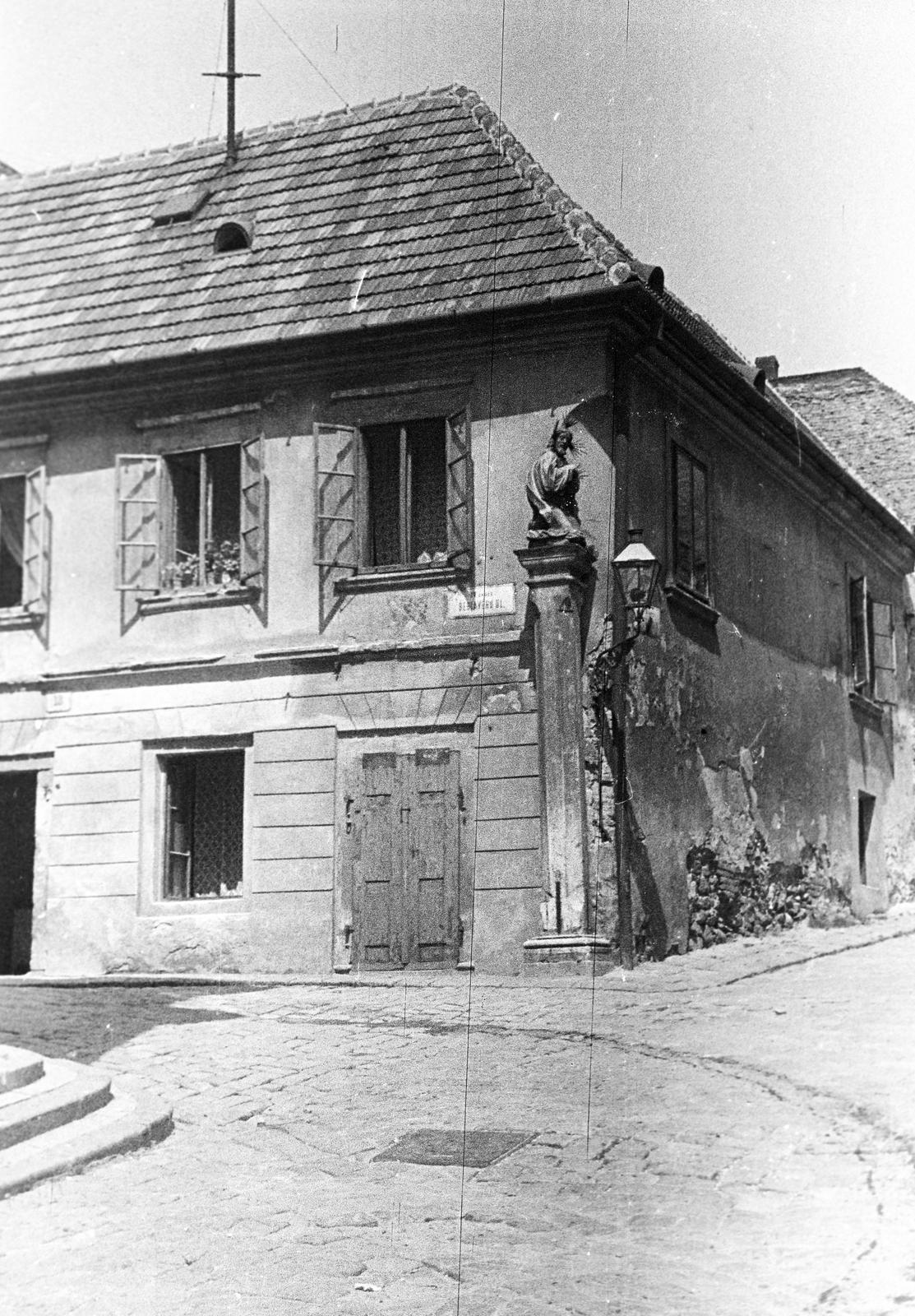 Szlovákia, Pozsony, Beblavého ulica., 1957, Gazda Anikó, utcanévtábla, zománctábla, Fortepan #308689