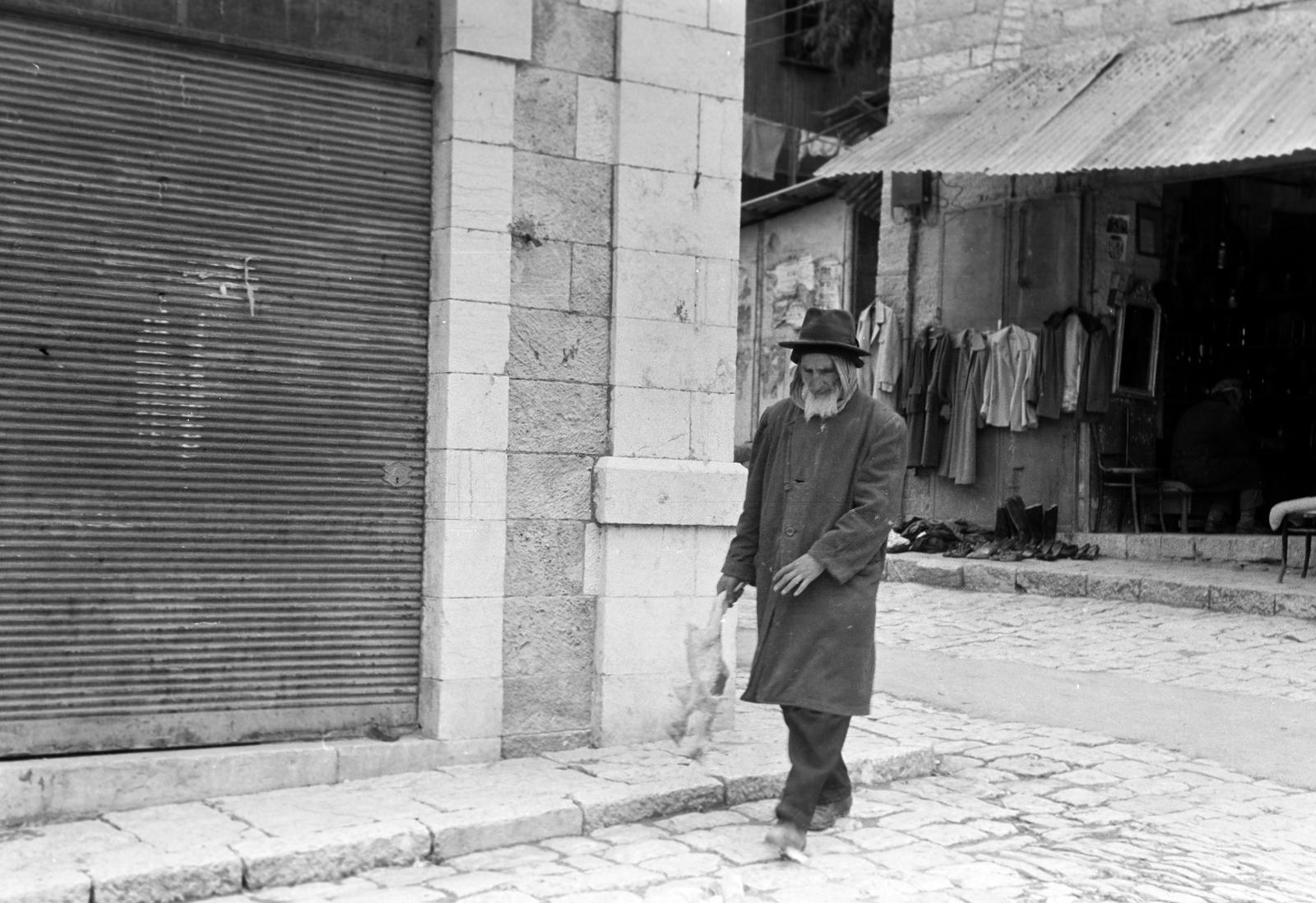 1962, Gazda Anikó, bag, hat, coat, man, old person, Fortepan #308863