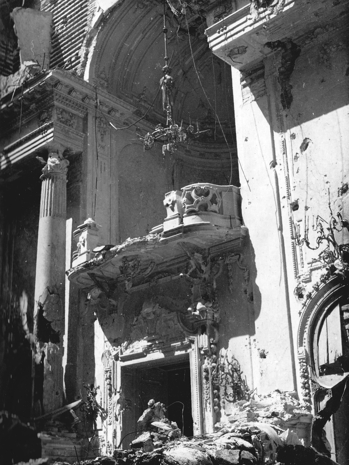 Hungary, Budapest I., a Királyi Palota (később Budavári Palota) báltermének romjai., 1945, Military Museum of Southern New England, ruins, Budapest, war damage, damaged building, Fortepan #30888