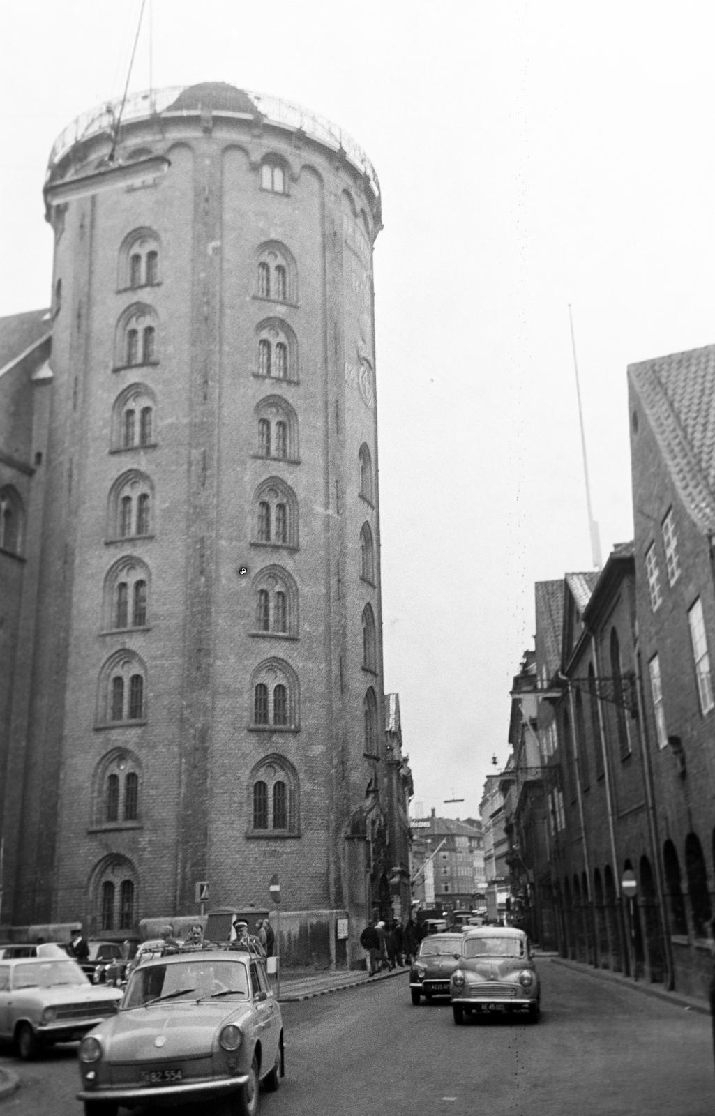 Dánia, Koppenhága, Landemærket - Købmagergade sarok, Rundetårn (Runde Taarn)., 1966, Gazda Anikó, Fortepan #308923