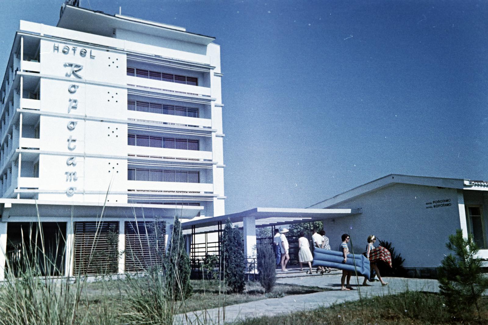 Bulgária, Szófia, plosad Szveta Nedelja (plosad Lenin), szemben a Mária Lujza hercegnő (Georgi Dimitrov) sugárút és a Banja basi mecset., 1964, Gazda Anikó, Fortepan #308945