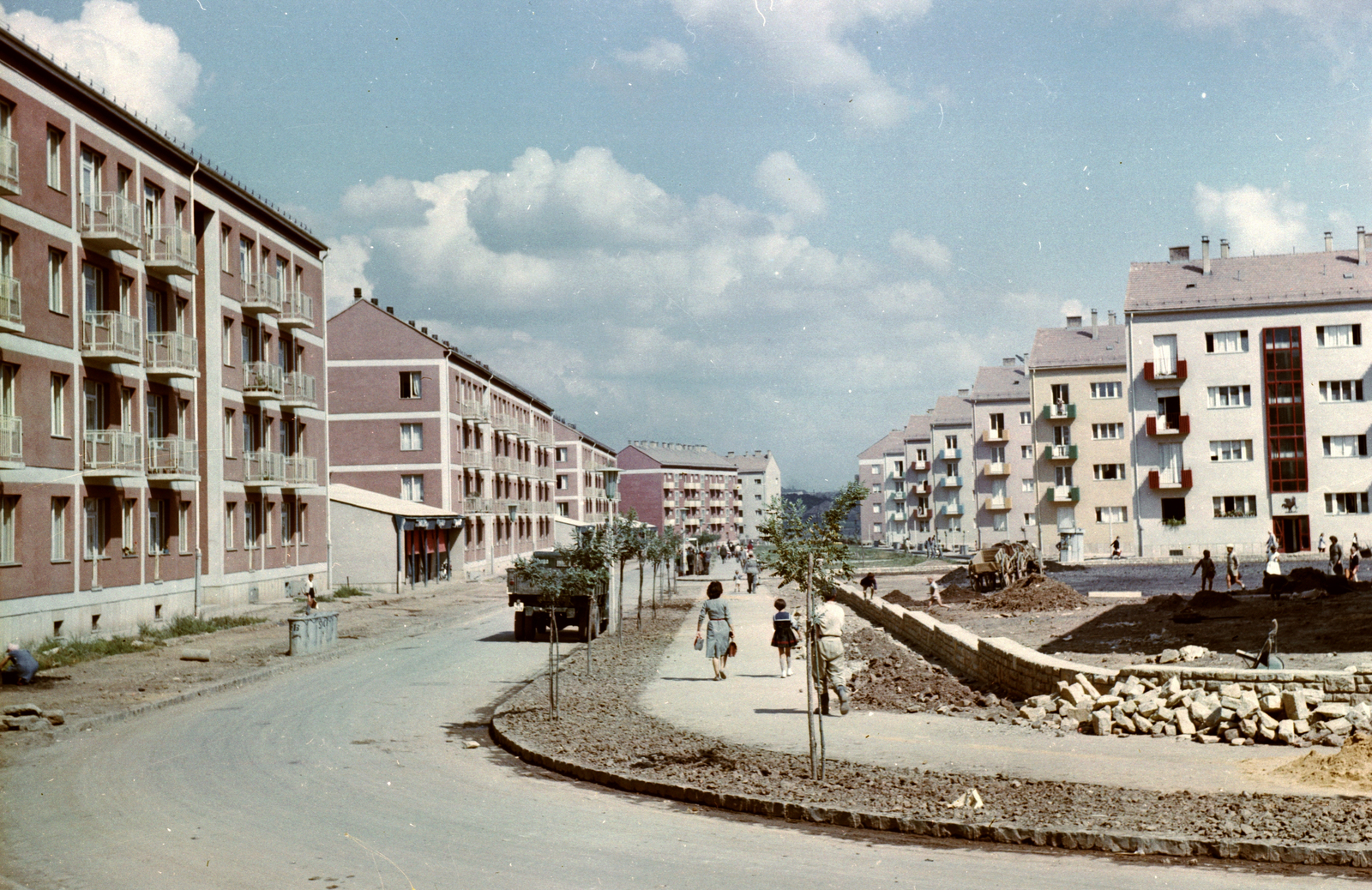 Hungary, Uránváros, Pécs, Kőrösi Csoma utca., 1958, Építésügyi Dokumentációs és Információs Központ, VÁTI, colorful, construction, blocks, Fortepan #30908
