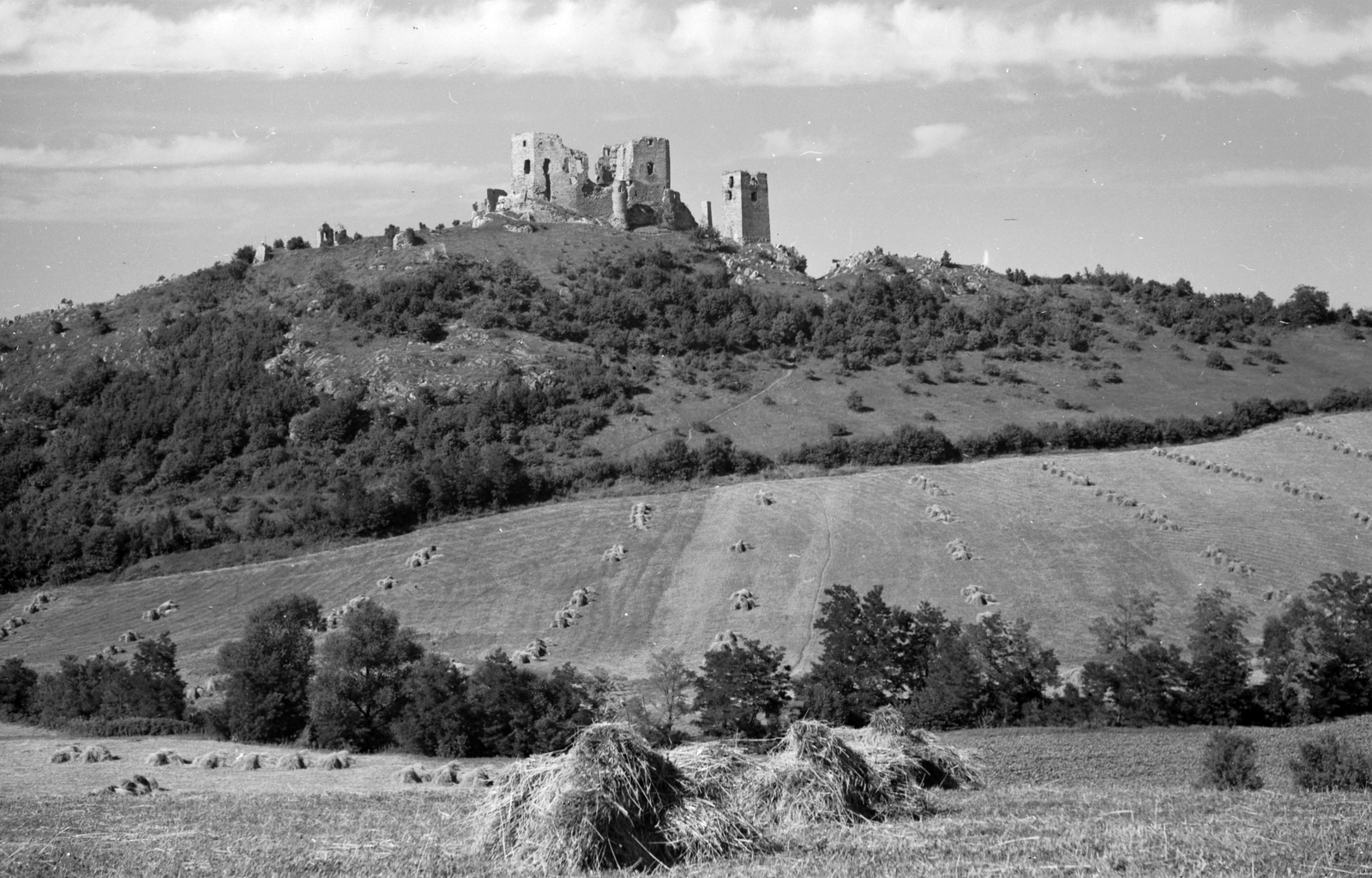Hungary, Csesznek, 1959, Építésügyi Dokumentációs és Információs Központ, VÁTI, landscape, castle ruins, castle, Fortepan #30920