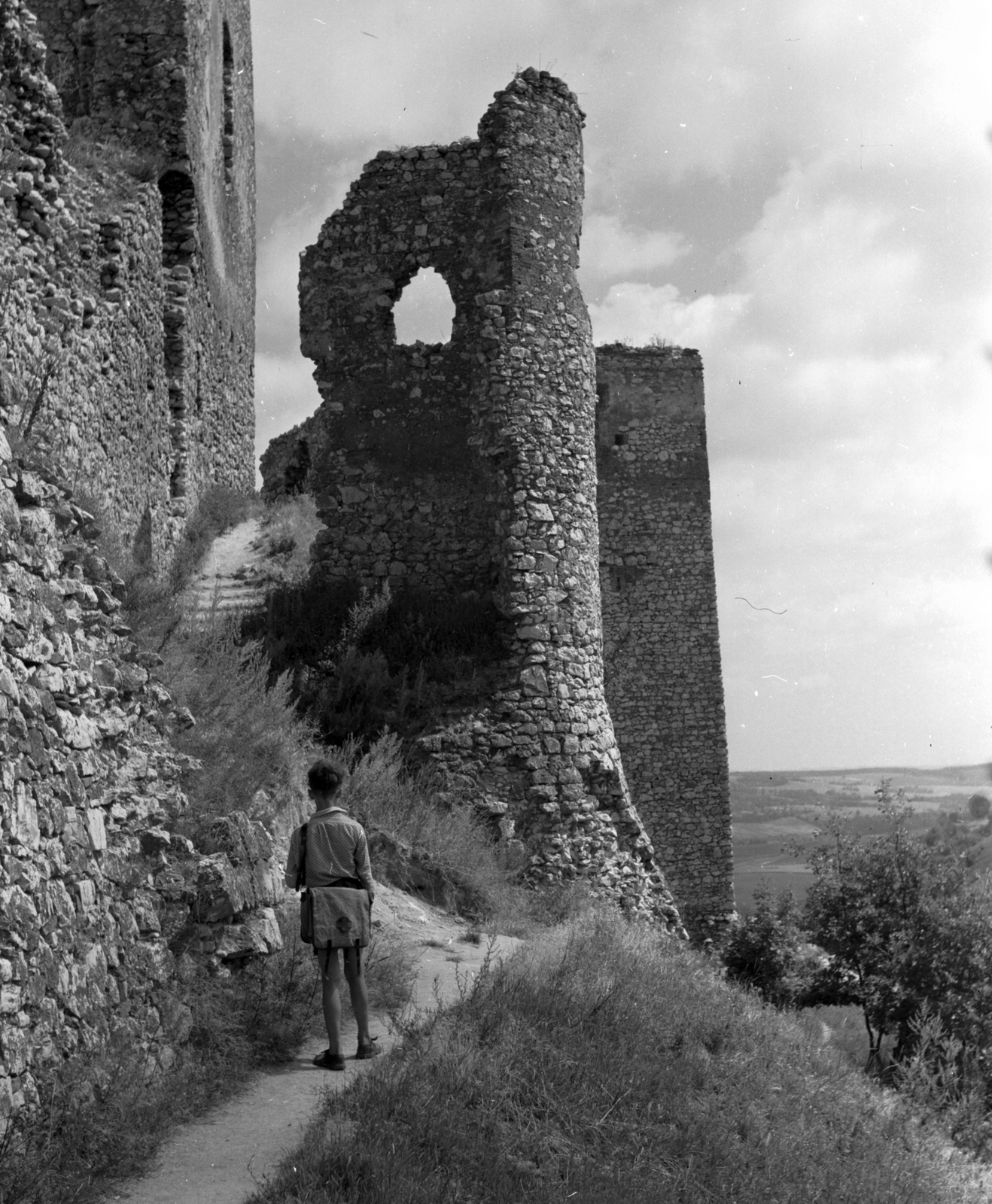 Hungary, Csesznek, vár, felső vár., 1959, Építésügyi Dokumentációs és Információs Központ, VÁTI, castle ruins, Fortepan #30921