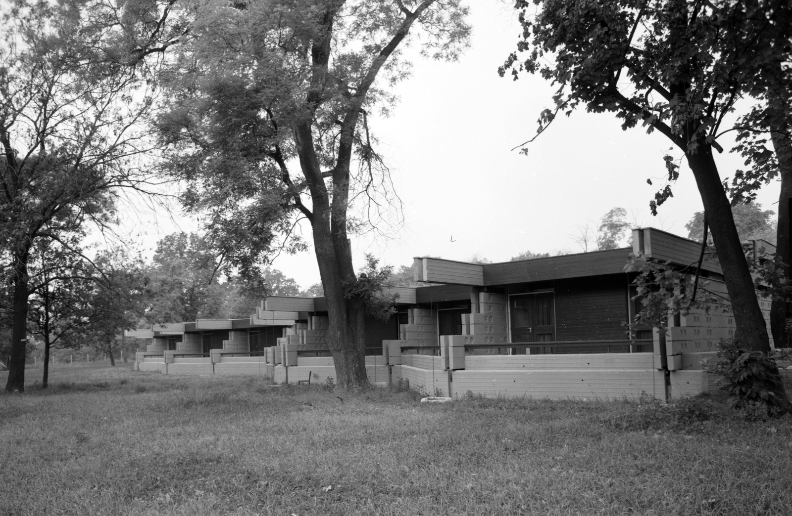 Hungary,Lake Velence, Venice, Gárdonyi út, az Ifjúsági üdülő- és kirándulóközpont szállásépületei., 1980, Építésügyi Dokumentációs és Információs Központ, VÁTI, Fortepan #30957