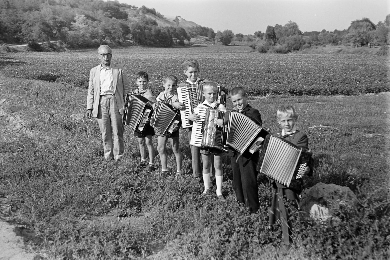 1961, Bordács Ferenc, Best of, tangóharmonika, gyerekek, Fortepan #309707