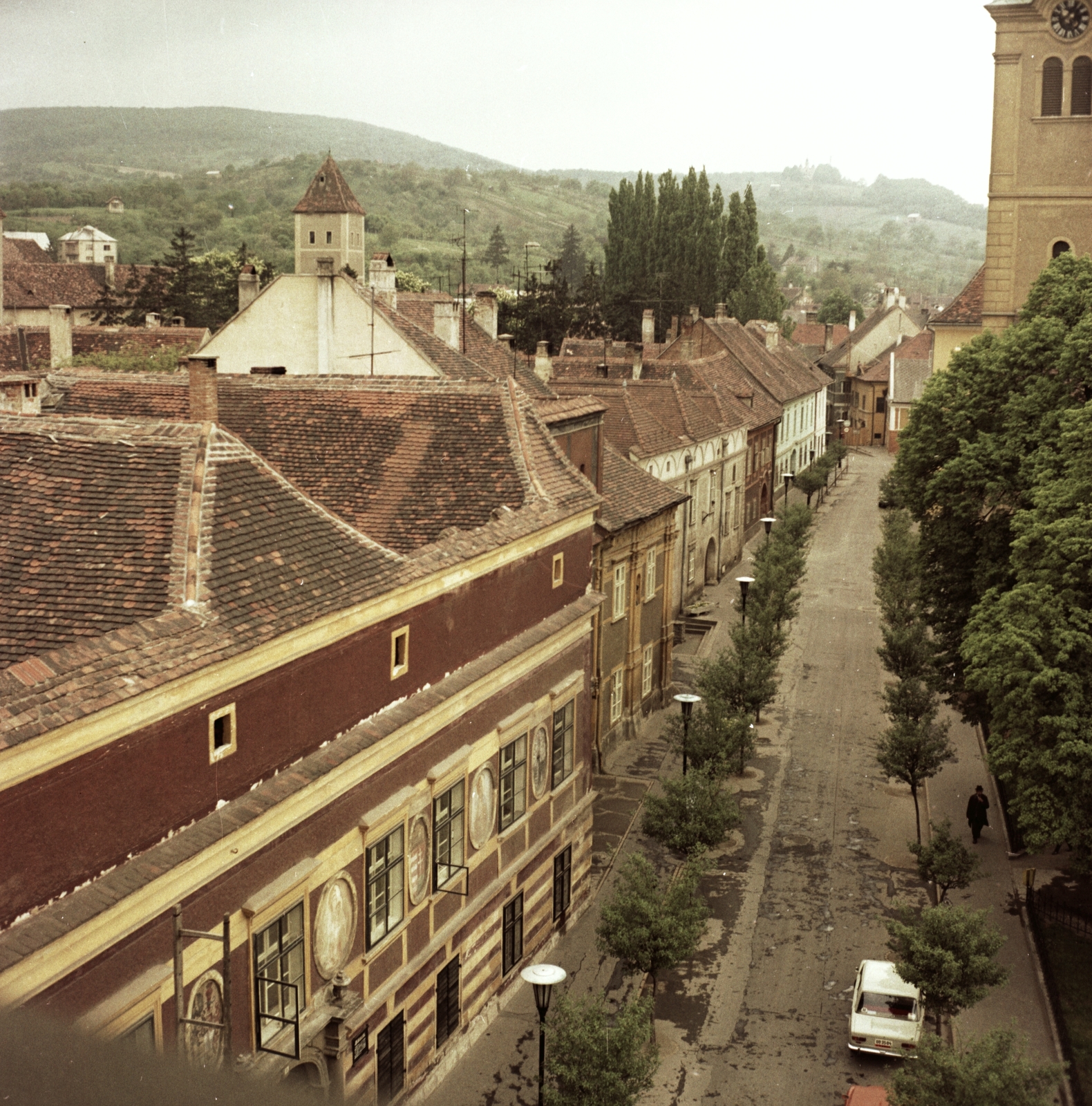 Hungary, Kőszeg, Jurisics tér a Hősök kapuja tornyából, előtérben balra a Városháza., 1975, Építésügyi Dokumentációs és Információs Központ, VÁTI, colorful, Fortepan #30998