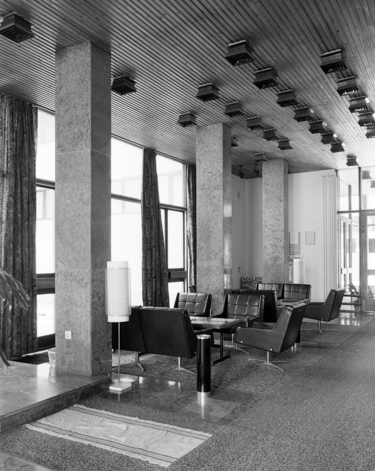 Hungary, Szigetvár, Oroszlán Szálló., 1973, Építésügyi Dokumentációs és Információs Központ, VÁTI, hospitality, floor lamp, furniture, interior, ashtray, Fortepan #31023