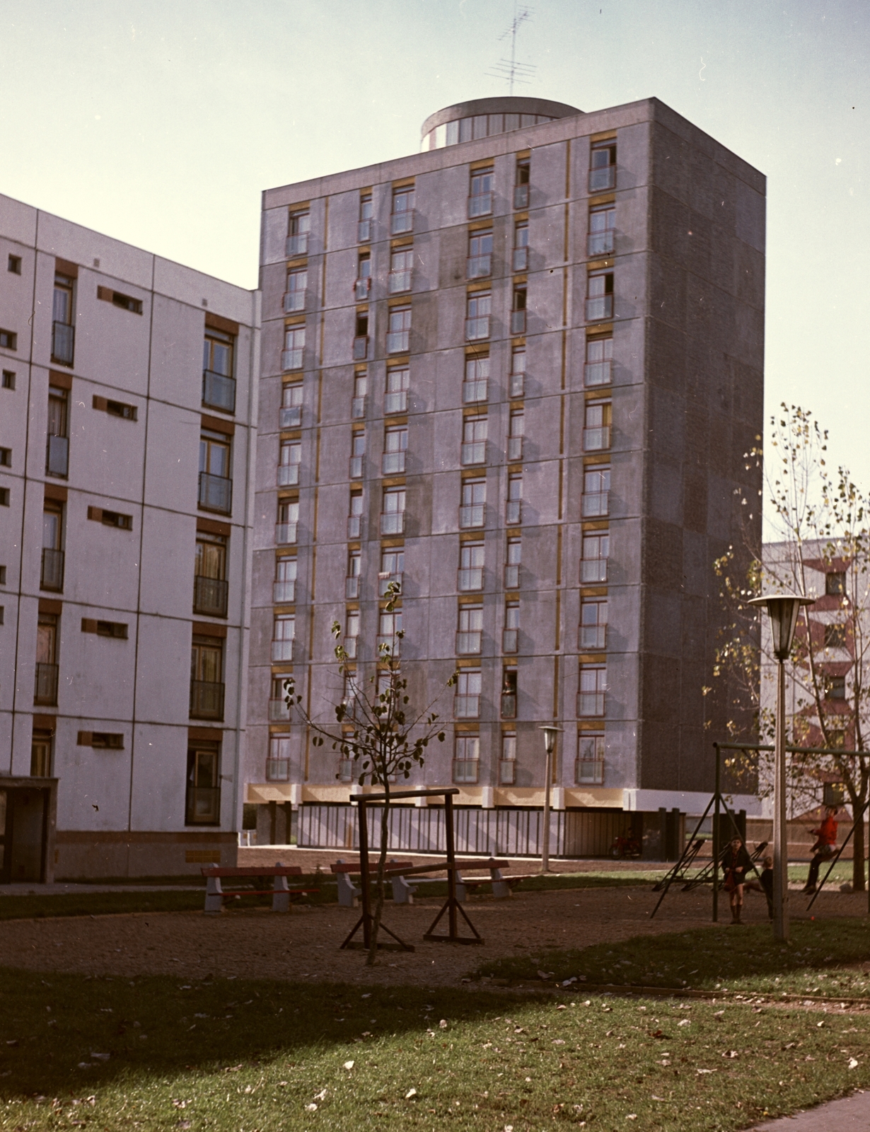 Hungary, Uránváros, Pécs, Páfrány utcai házak., 1968, Építésügyi Dokumentációs és Információs Központ, VÁTI, playground, colorful, Fortepan #31041