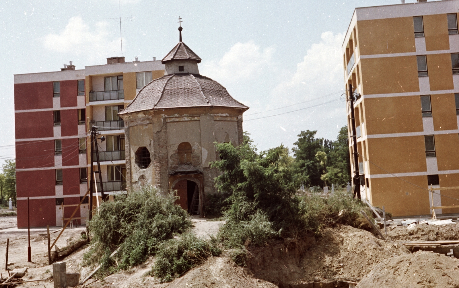 Hungary, Kecskemét, Küküllő utca, Szentháromság kápolna., 1966, Építésügyi Dokumentációs és Információs Központ, VÁTI, chapel, Fortepan #31048