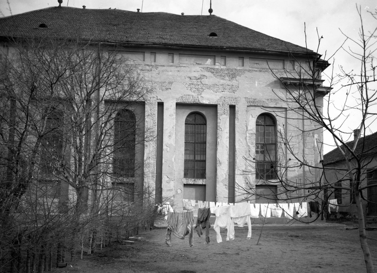 Magyarország, Baja, Zsinagóga., 1974, Építésügyi Dokumentációs és Információs Központ, VÁTI, zsinagóga, teregetés, zsidóság, Fortepan #31064