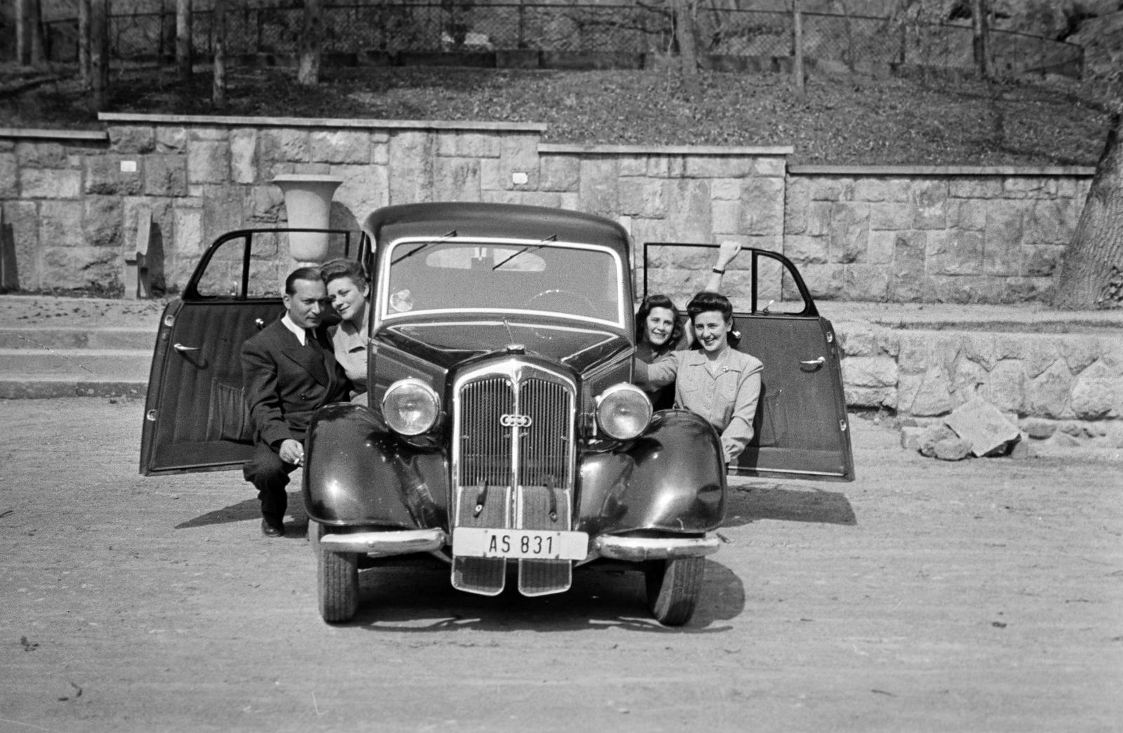 1942, Lindner család, Best of, automobil, tréfálkozás, rendszám, lányok-járművek, Fortepan #310790