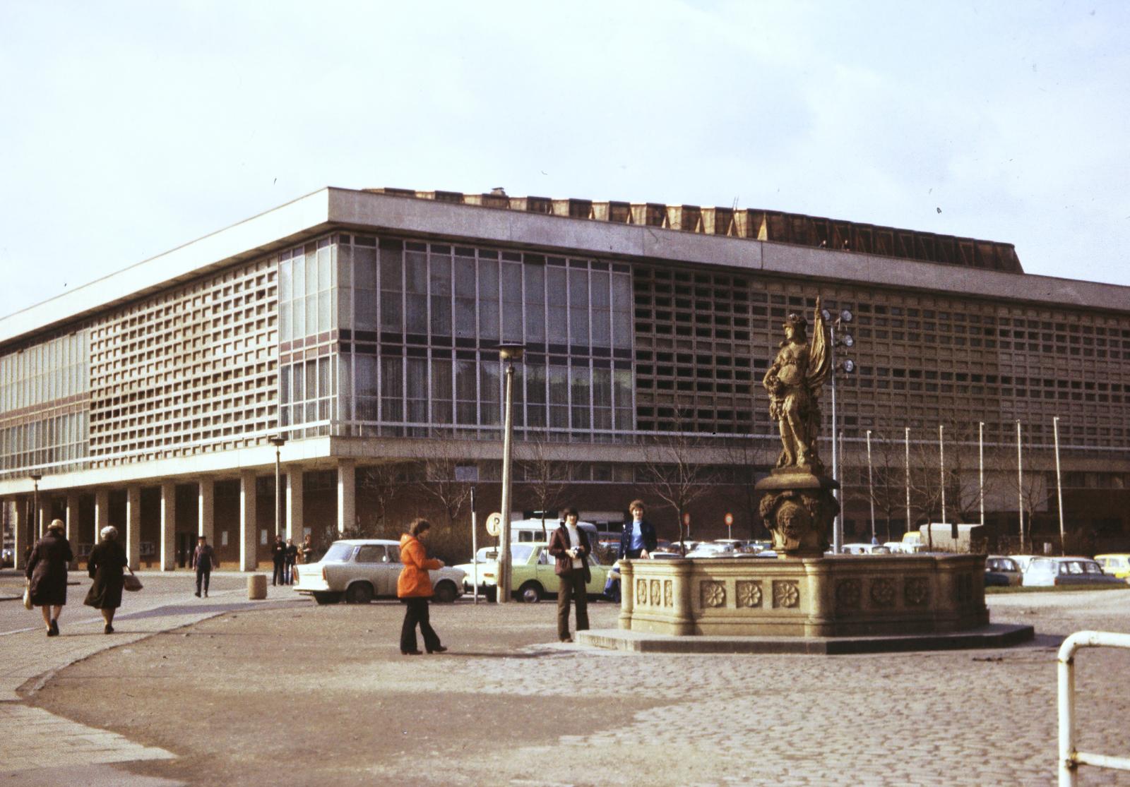 1969, Lindner család, színes, modern építészet, szobor, nőalak, díszkút, Fortepan #311027