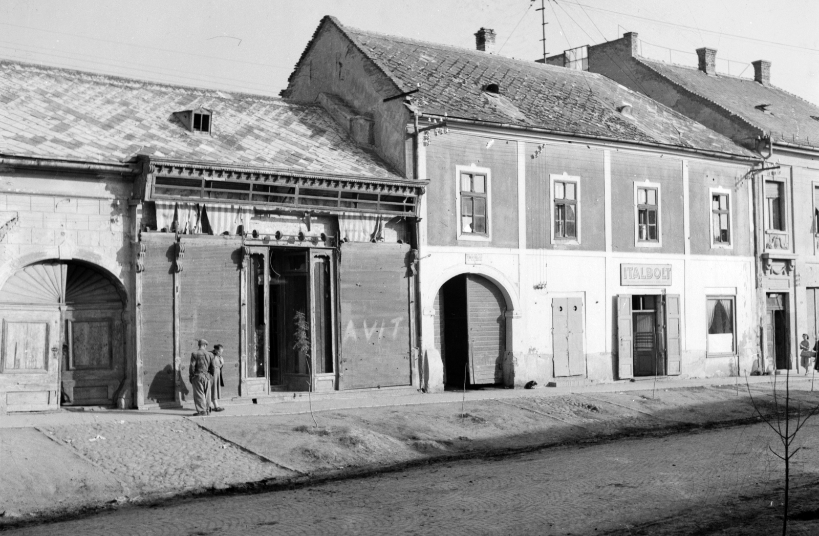 Hungary, Sárospatak, Kossuth Lajos utca 38. és 40., 1959, Építésügyi Dokumentációs és Információs Központ, VÁTI, sign-board, street view, genre painting, Fortepan #31111