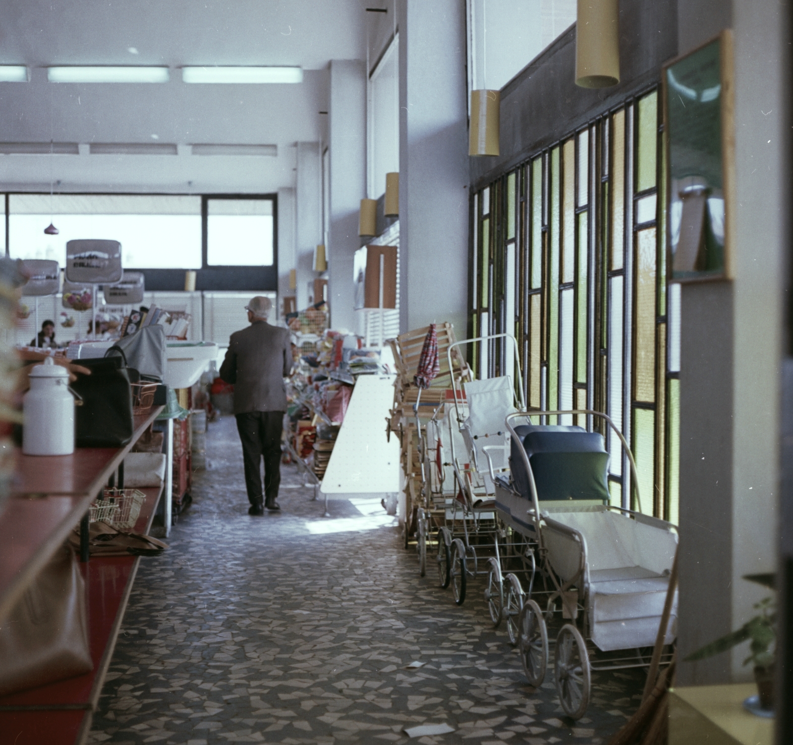 Hungary, Százhalombatta, 1966, Építésügyi Dokumentációs és Információs Központ, VÁTI, colorful, shop, baby carriage, Fortepan #31119