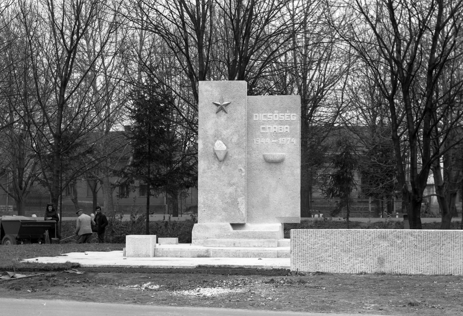 Magyarország, Dombóvár, Hunyadi tér, szovjet emlékmű., 1974, Építésügyi Dokumentációs és Információs Központ, VÁTI, Fortepan #31134