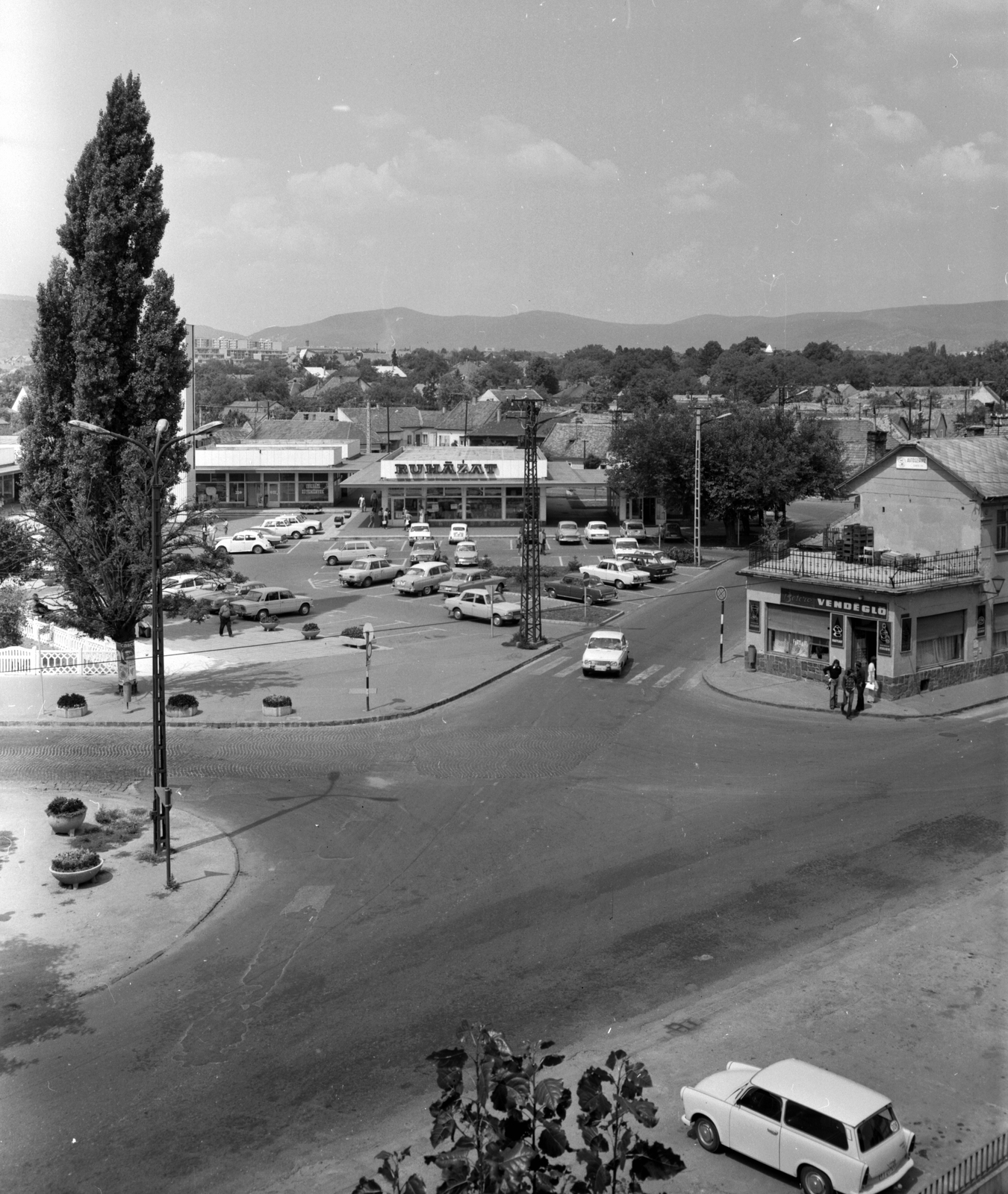 Hungary, Szentendre, Dunakanyar körút, Kossuth Lajos utca és Vasúti Villasor találkozása a HÉV végállomásnál., 1976, Építésügyi Dokumentációs és Információs Központ, VÁTI, Fortepan #31178