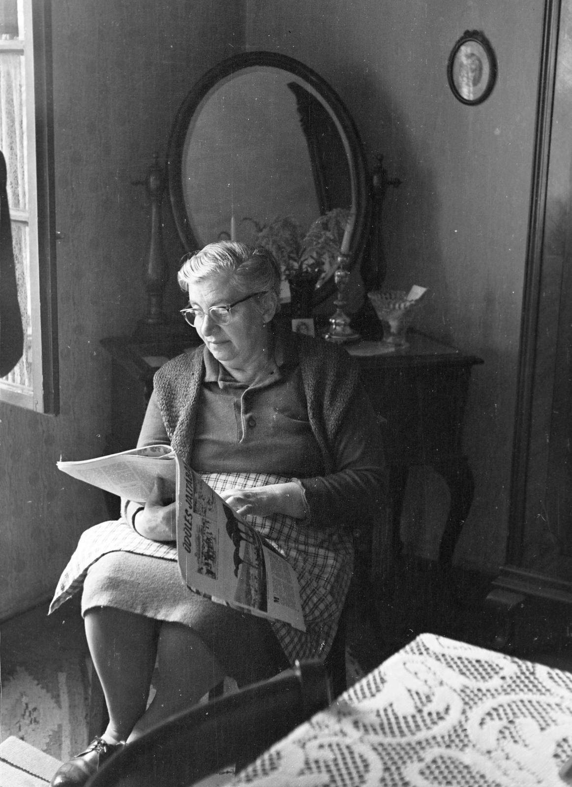 1969, Sarkadi Vilmos, újság, olvasás, Fortepan #312511