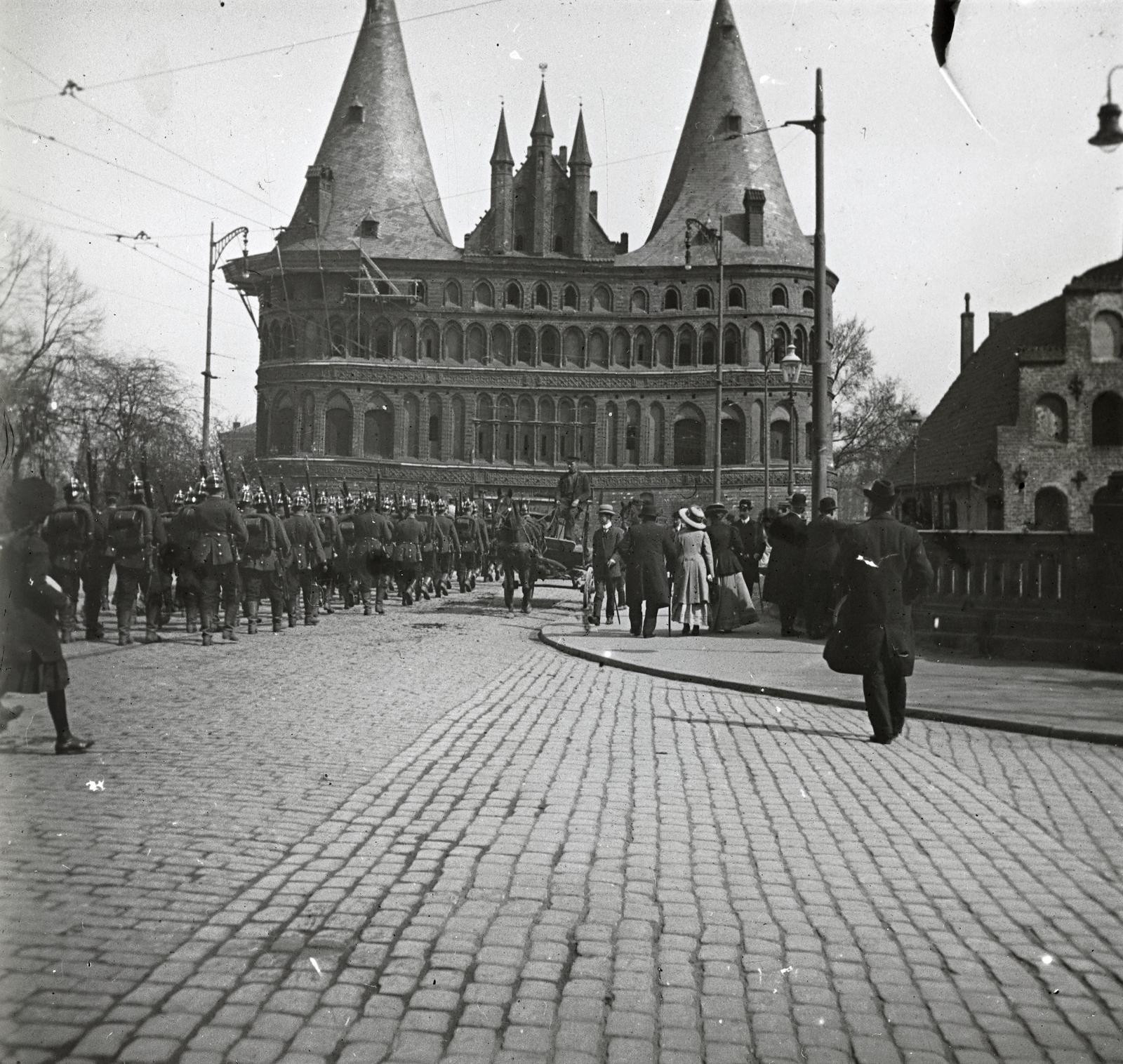 1909, fortepan/Album 123, épület, képarány: négyzetes, háttal, katonaság, torony, Fortepan #312592
