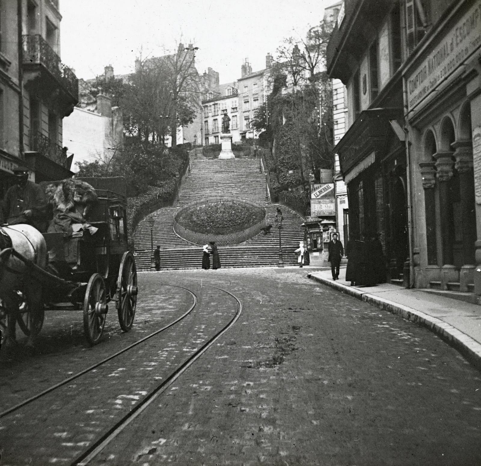 1909, fortepan/Album 123, újságárus, francia felirat, szobor, sínpálya, mozgóárus, lépcsősor, Fortepan #312600