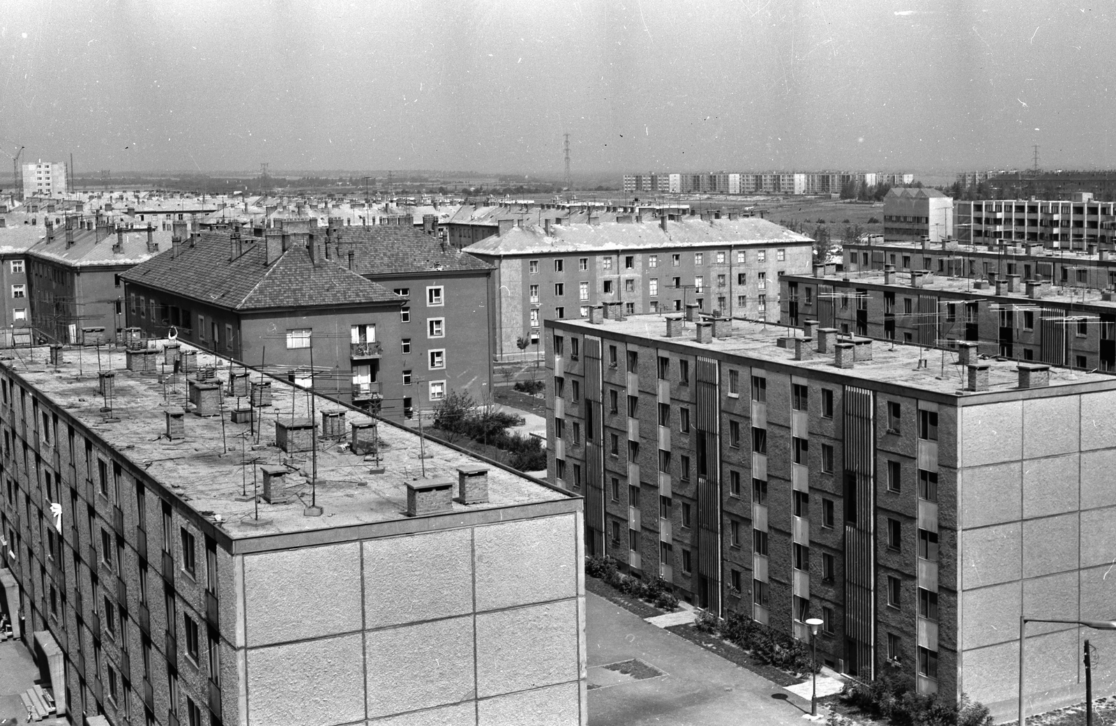 Hungary, Dunaújváros, Rózsa Ferenc udvar a Dózsa György úti főiskolai kollégium tetejéről., 1967, Építésügyi Dokumentációs és Információs Központ, VÁTI, Fortepan #31305