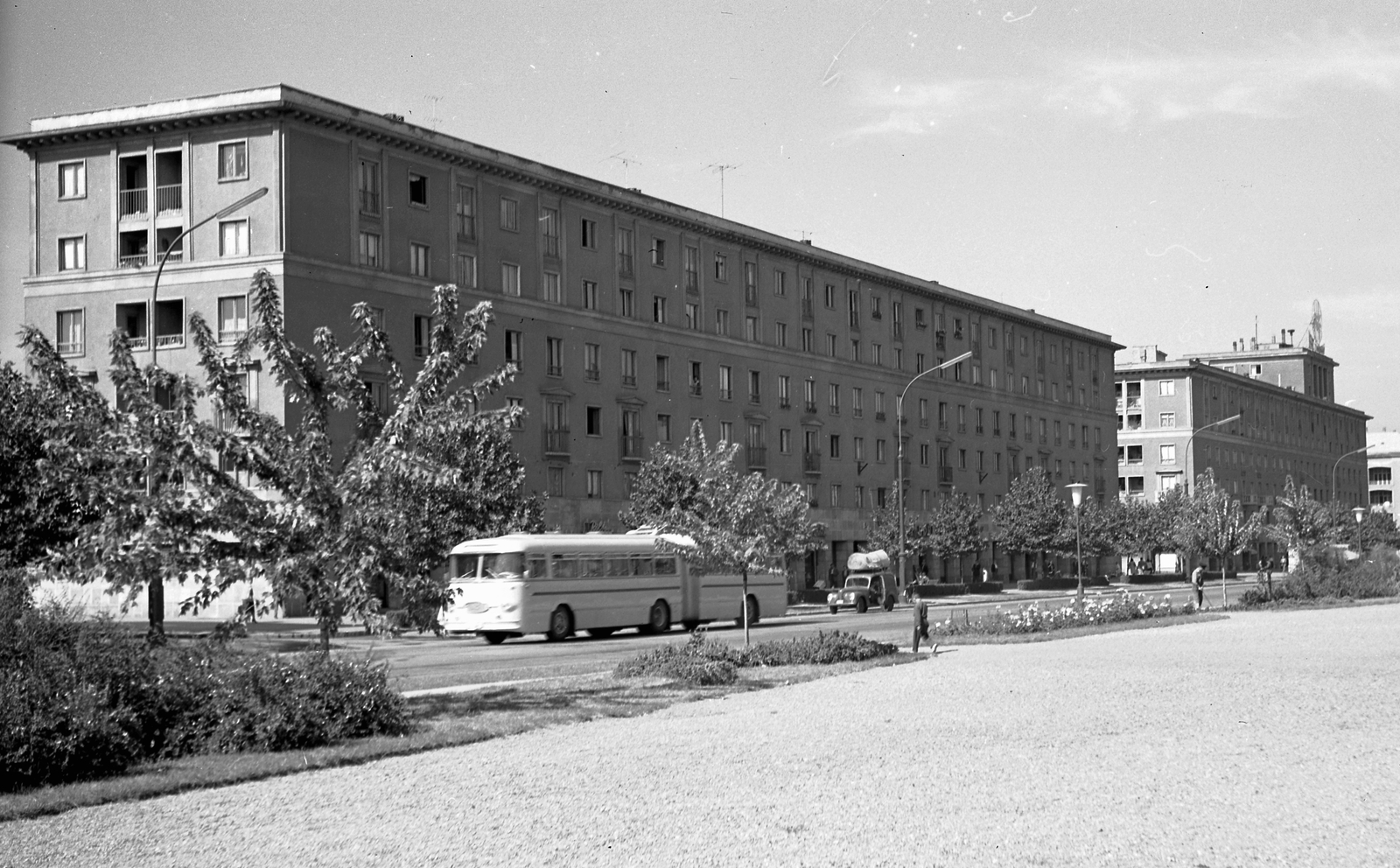 Hungary, Dunaújváros, Vasmű út, balra a József Attila utca torkolata., 1962, Építésügyi Dokumentációs és Információs Központ, VÁTI, bus, German brand, Fortepan #31306