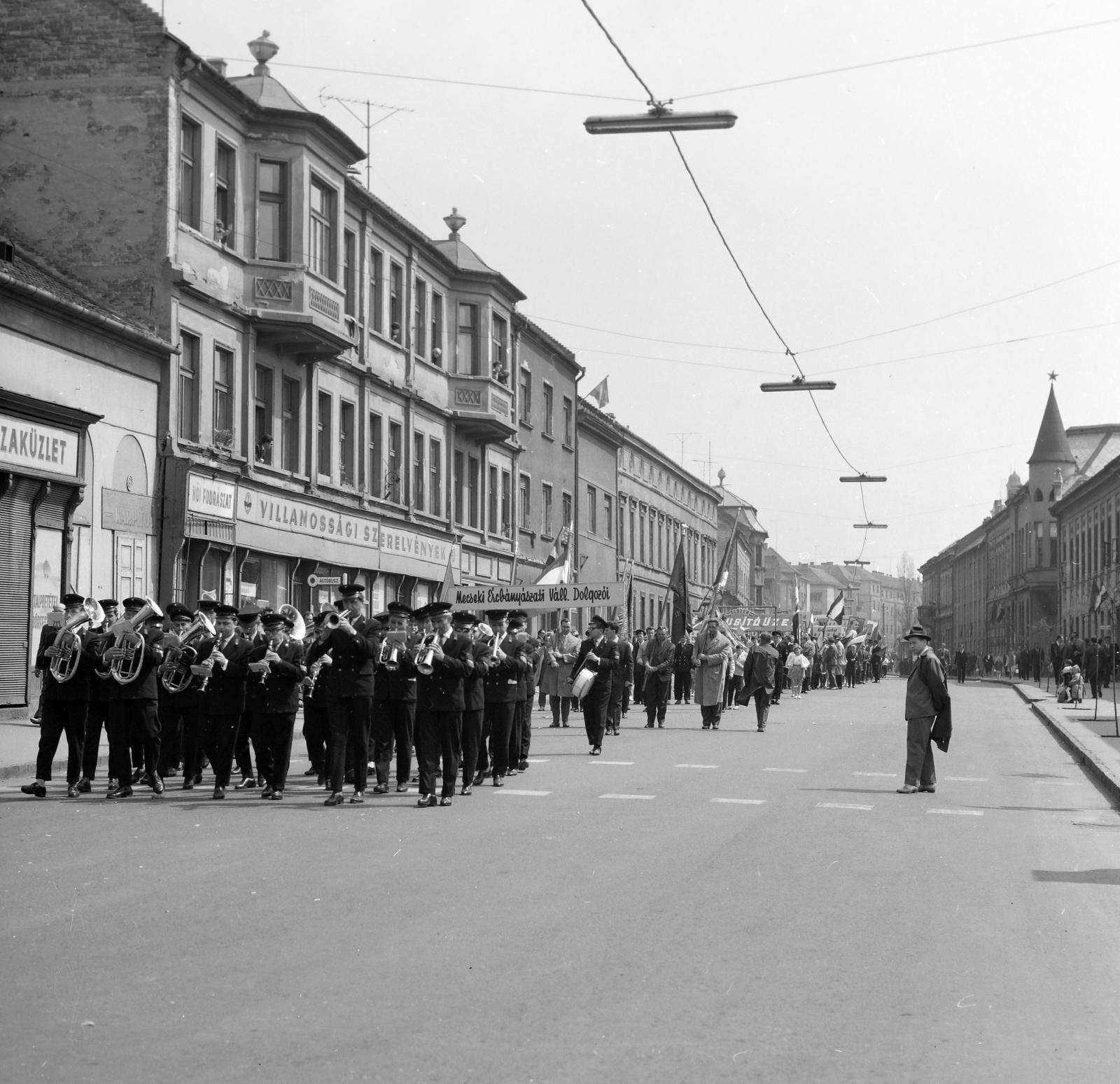 1964, Villányi Gergely, fúvószenekar, Függesztett lámpatest, Fortepan #313241