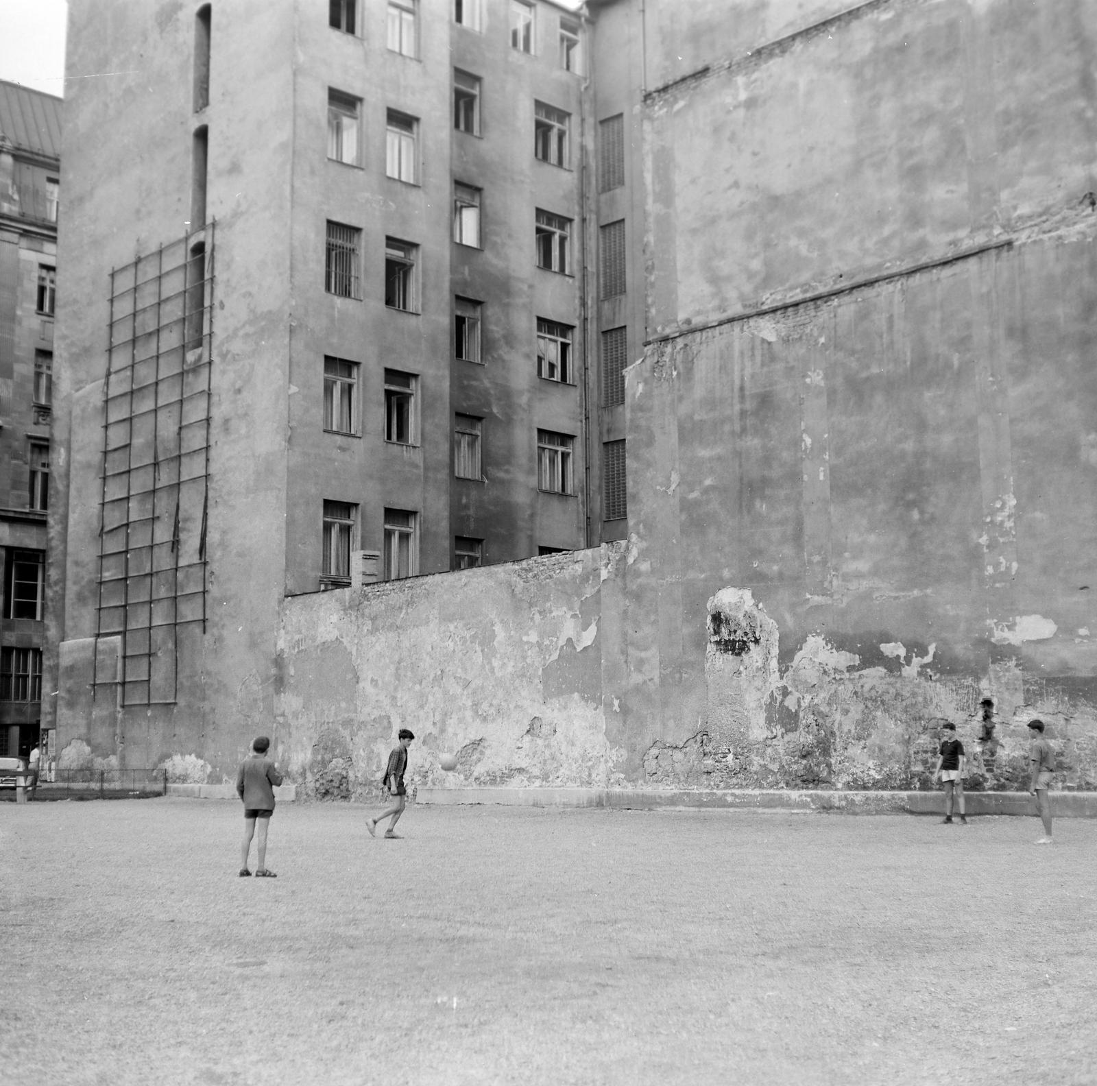 1963, Villányi Gergely, Best of, tűzfal, labdarúgás, foghíj telek, Fortepan #313323