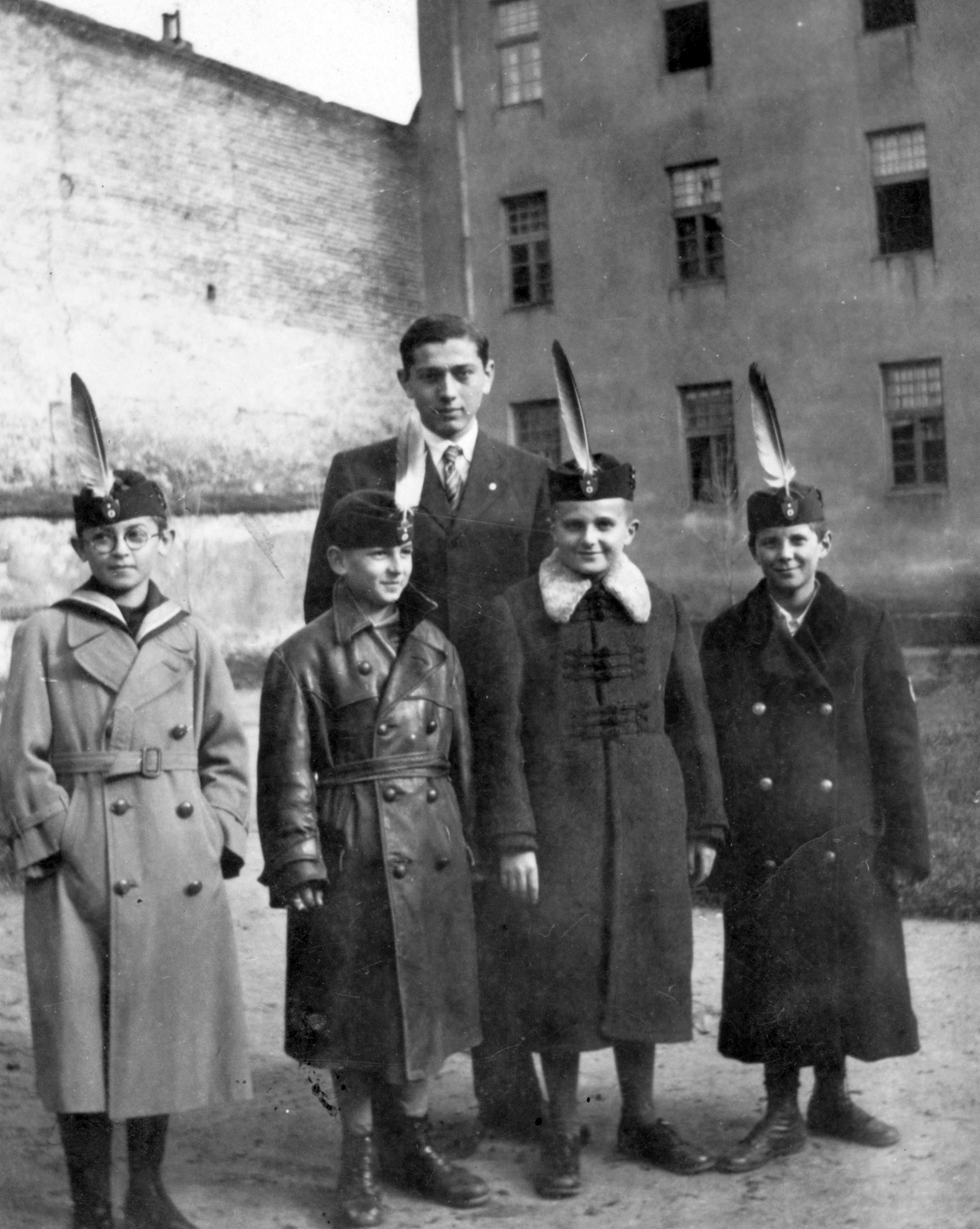 Hungary, Pécs, Ciszterci Rend Nagy Lajos Gimnáziuma és Kollégiuma., 1938, Pétek Edit, leather jacket, boys, Bocskai coat, Fortepan #31448