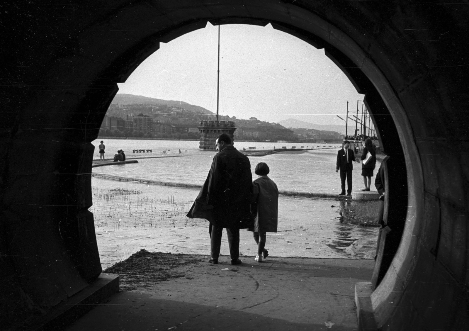 Magyarország, Budapest V., Gyalogos alagút a Széchenyi Lánchíd alatt a pesti hídfőnél a Margit híd felé nézve., 1965, Pálinkás Zsolt, árvíz, alagút, Duna, Budapest, Fortepan #31499