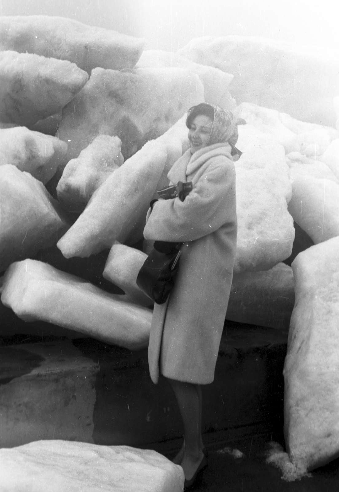 Hungary,Lake Balaton, Siófok, kikötő., 1966, Pálinkás Zsolt, fashion, winter, ice field;ice float, Fortepan #31509