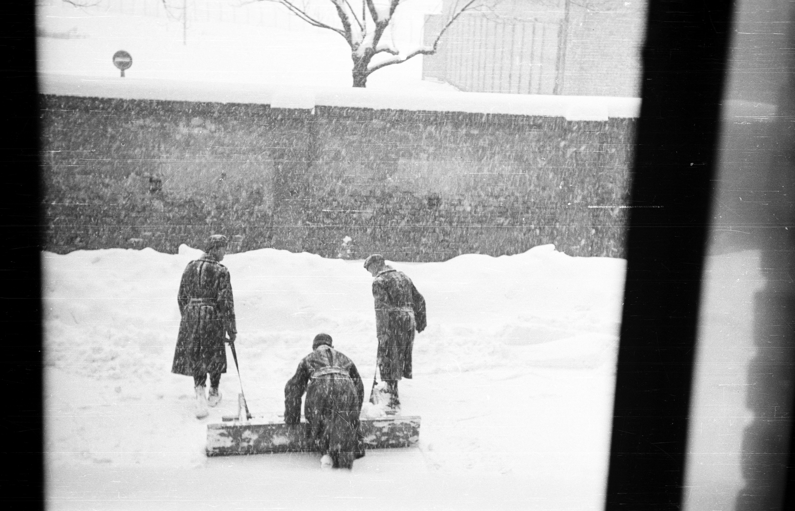 1937, Ludovika, winter, snow, snow worker, soldier, three people, Fortepan #3157