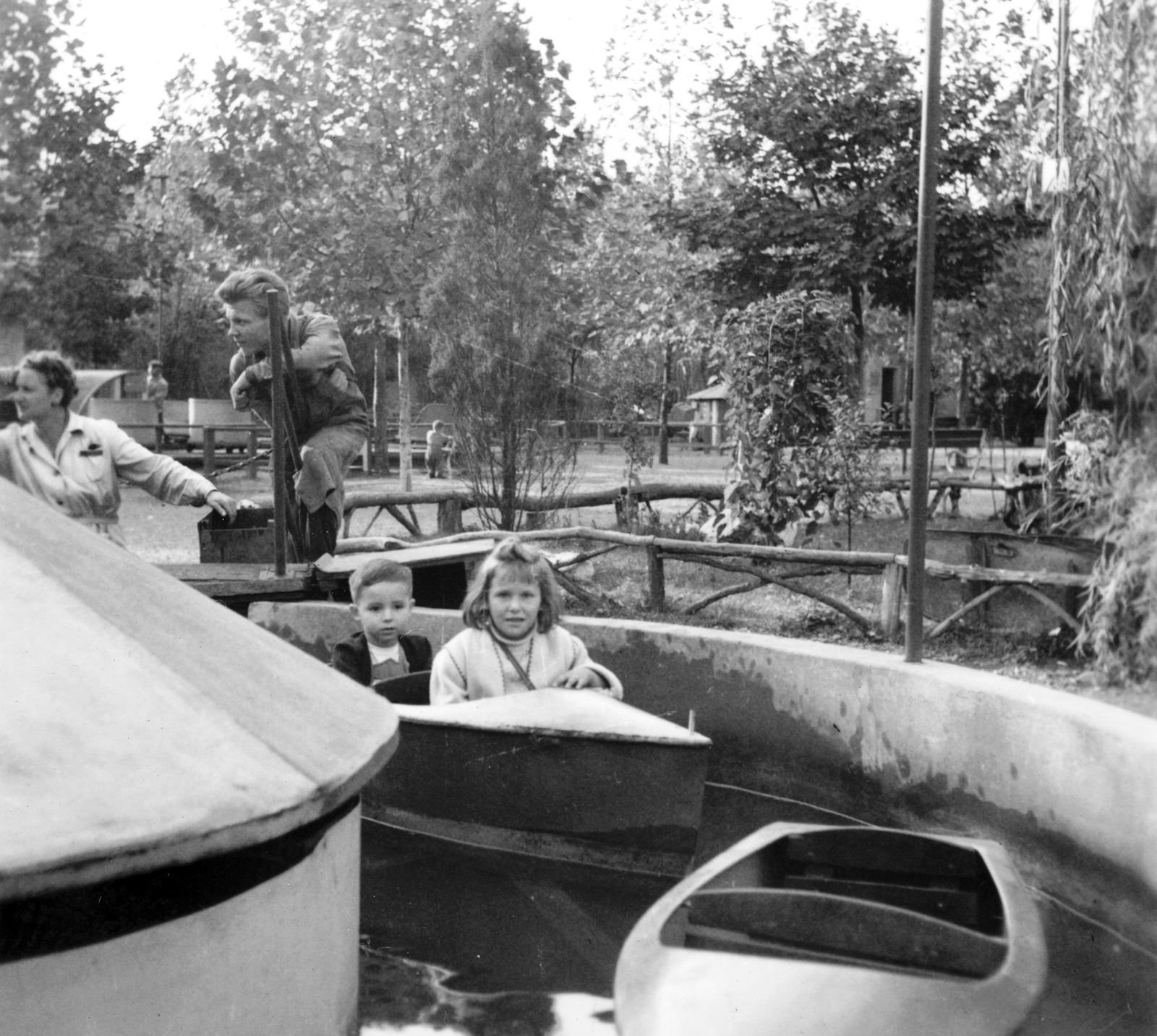 Hungary, Budapest XIV., Kis vidámpark., 1958, Bartók István, boat, kids, Budapest, Fortepan #31641