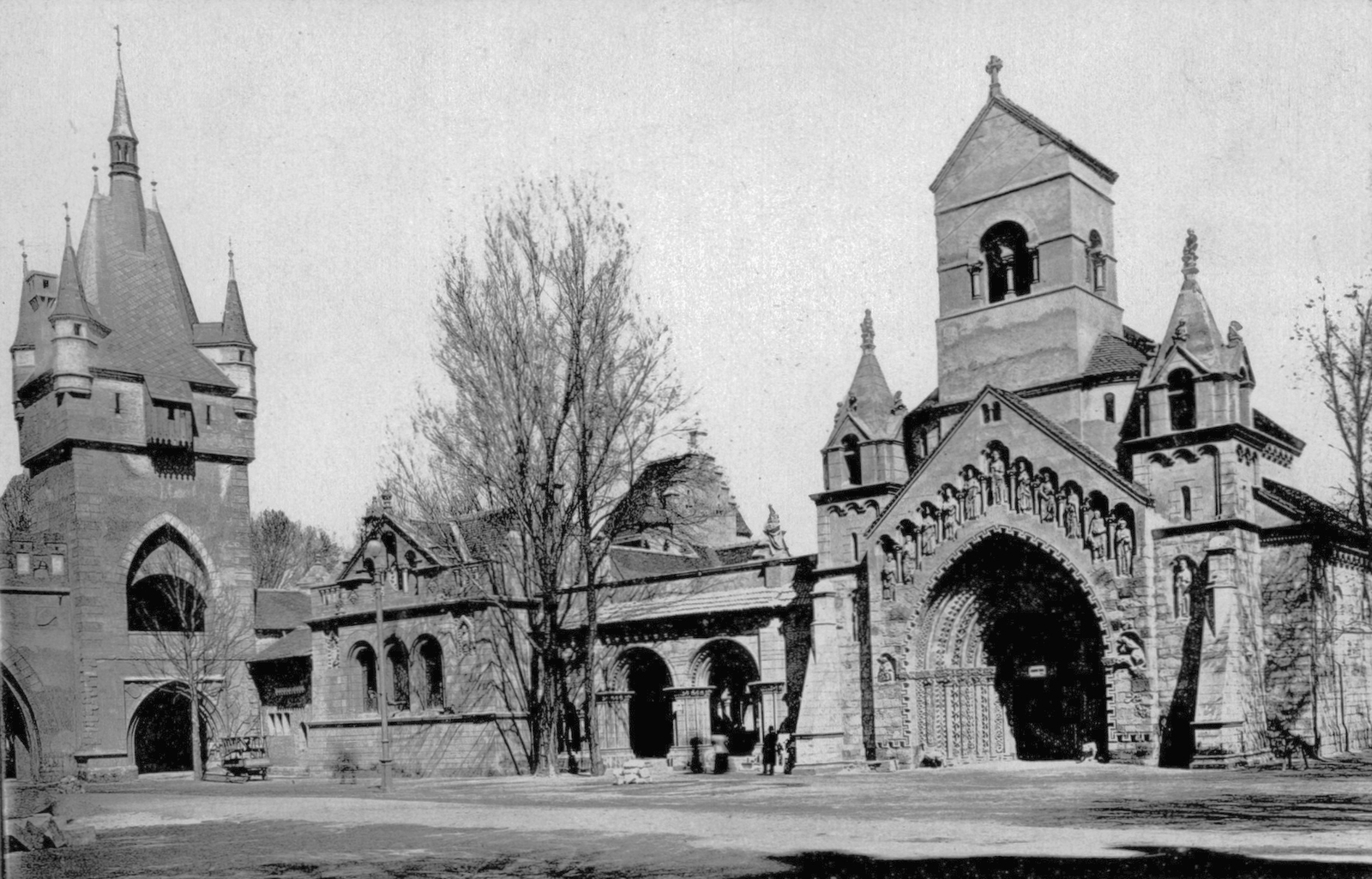 Hungary, Budapest XIV., a millenniumi kiállításra épített történelmi főcsoport román kori épületegyüttese, Jáki kápolna. A felvétel 1896-ban készült., 1900, Fodor István, architectural heritage, castle, architecture, Ignác Alpár-design, chapel, romanesque revival architect, eclectic architecture, Budapest, pointed arch, Fortepan #31740