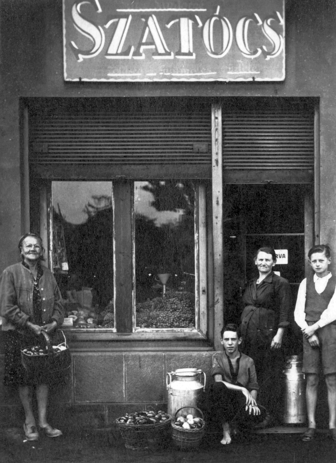 1935, Fodor István, shop, sign-board, label, tableau, women, basket, store display, can, boys, convenience store, Fortepan #31809