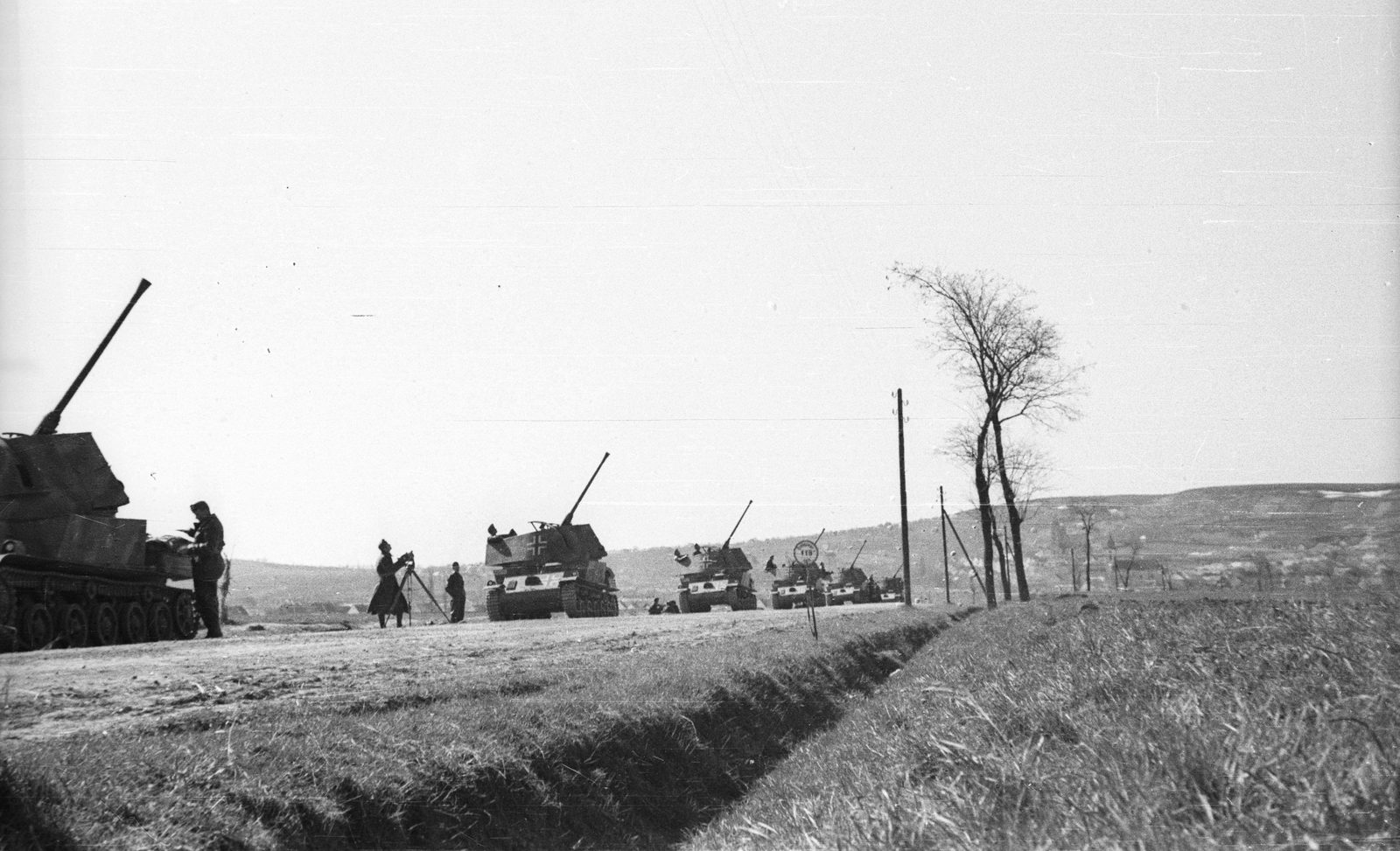 Hungary, Zsámbék, a település határa a Páty felé vezető úton. 40M Nimród légvédelmi gépágyú üteg tüzelőállásban., 1940, Ludovika, Hungarian brand, military, MÁVAG-brand, Fortepan #3181