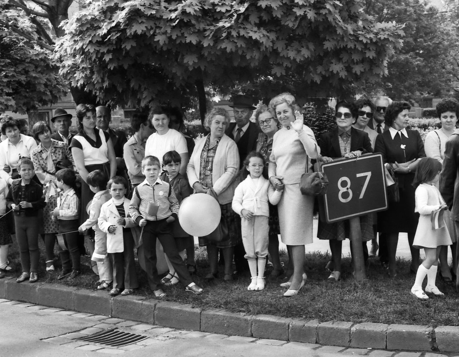 Hungary, Komarno, Szabadság tér, május 1-i ünnepség résztvevői., 1981, Gábor László, Fortepan #31861