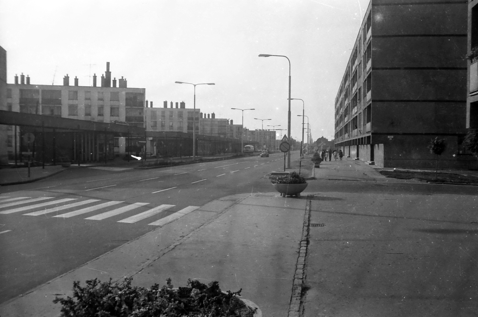 Hungary, Komarno, Mártírok útja - Beöthy Zsolt utca sarok., 1978, Gábor László, street view, crosswalk, Fortepan #31865