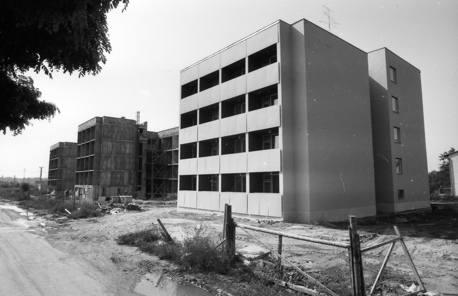 Hungary, Komarno, Gábor Áron utca a Mártírok útja felől., 1978, Gábor László, construction, Fortepan #31867