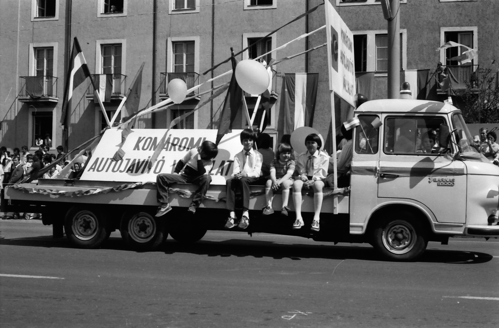 Hungary, Komarno, 1983, Gábor László, pioneer, flag, Gerrman brand, Barkas-brand, march, baloon, 1st of May parade, tow truck, ad truck, Fortepan #31874