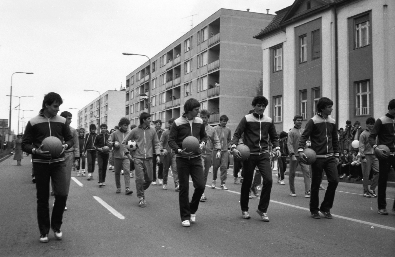 Hungary, Komarno, Mártírok útja, május 1-i felvonulás., 1981, Gábor László, march, 1st of May parade, workout clothes, soccer ball, Fortepan #31876