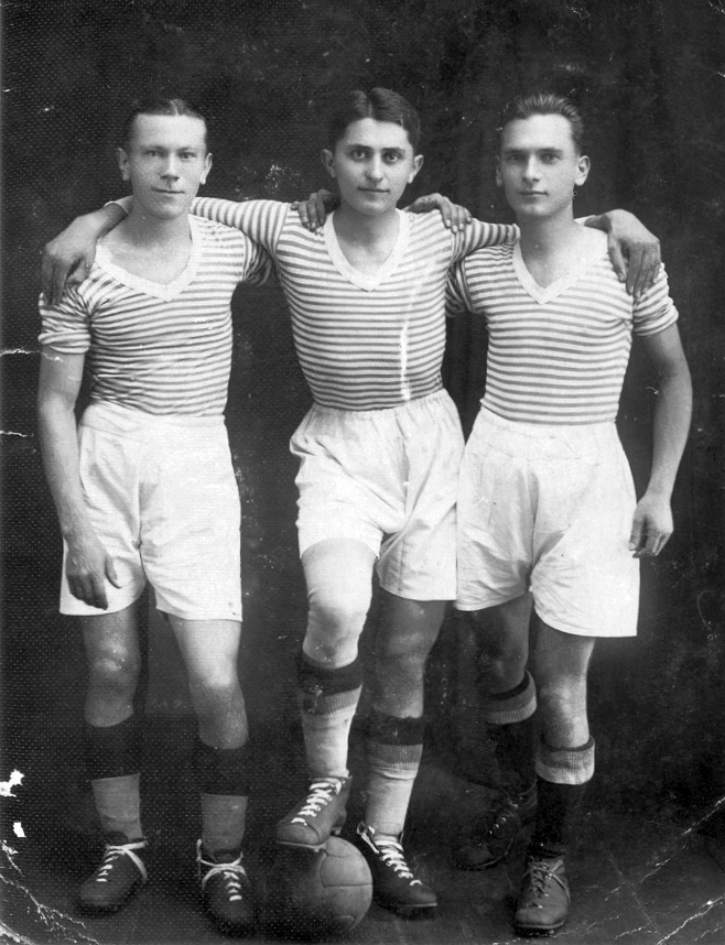 1928, Kozma János, football, tableau, men, soccer ball, arms around shoulders, foot on the ball, Fortepan #31886