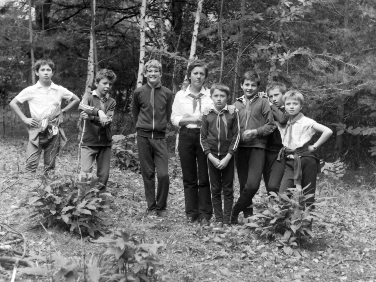 Hungary, Kőszeg, MÁV Nevelőintézet növendékei., 1982, Baráth Endre, woods, excursion, tableau, summer, kids, boy, camp, pioneer, Fortepan #31911