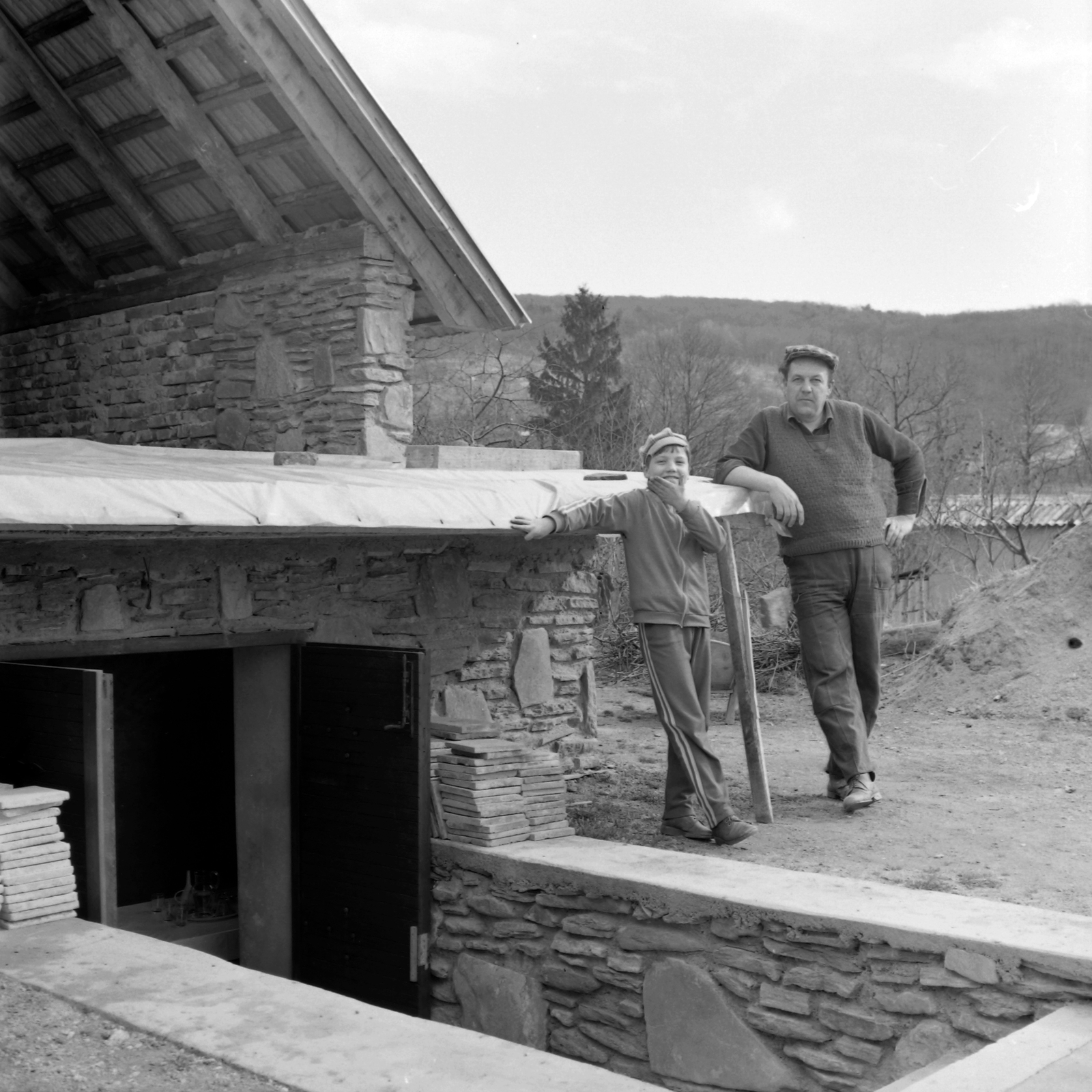 1982, Baráth Endre, portrait, construction, man, boy, holiday house, double portrait, kid, prop up on elbows, Fortepan #31919