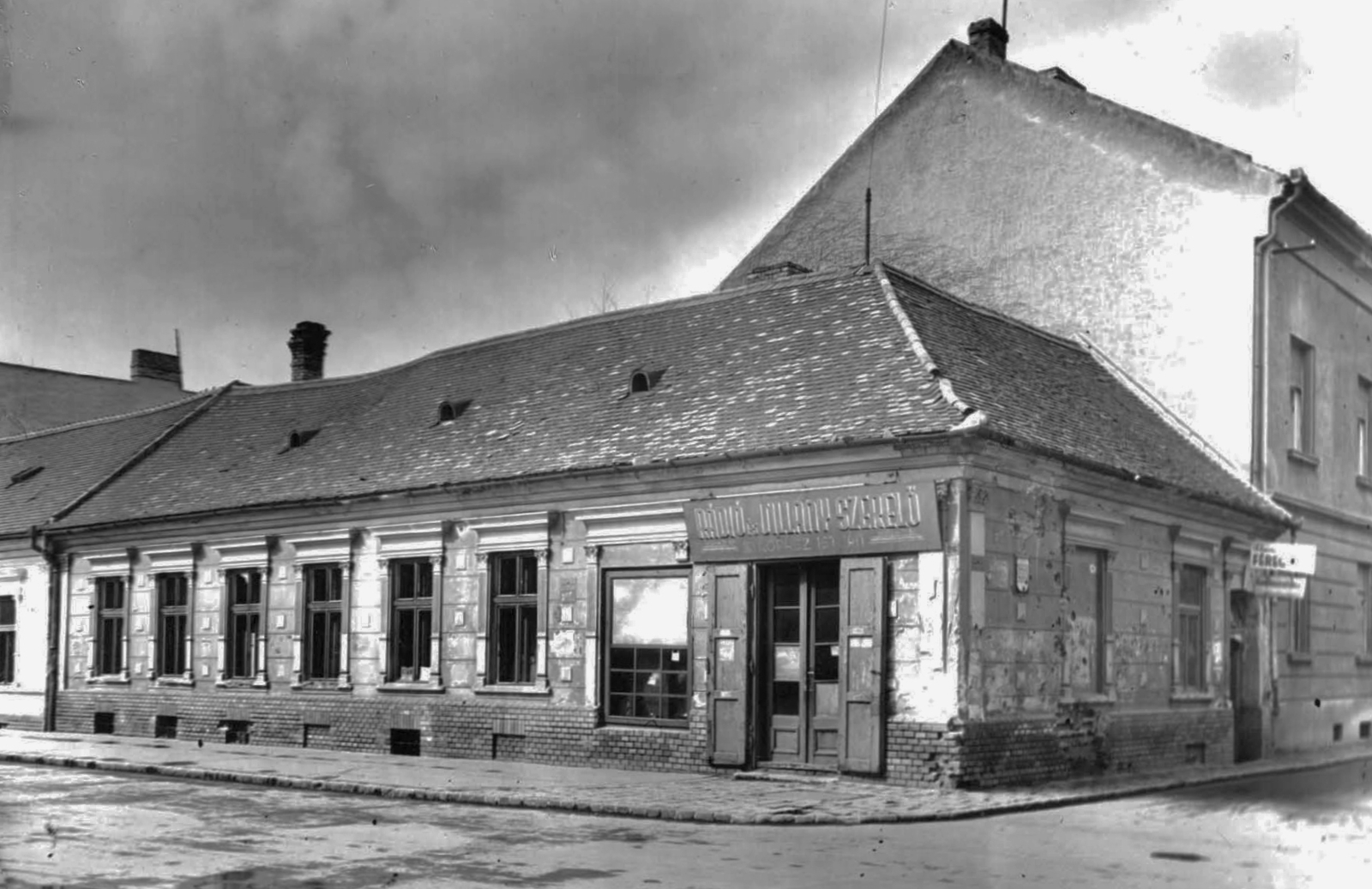 Magyarország, Szeged, Dóm tér - Somogyi utca sarok., 1947, Kozma János, üzletportál, sarokház, Fortepan #31947