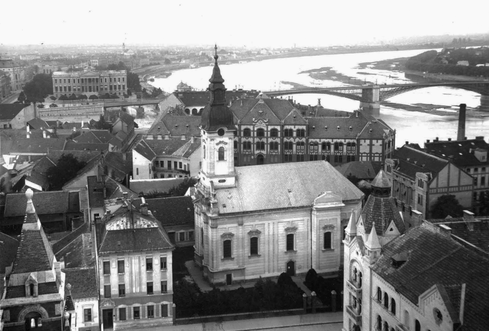 Hungary, Szeged, kilátás a Fogadalmi templom tornyából északkelet felé, előtérben a szerb templom és a Palánk., 1929, Kozma János, bridge, high school, museum, Baroque-style, Classicism, dome, Cathedral, Adolf Láng-design, Gustave Eiffel-design, bird's eye view, Neoclassical architecture, János Feketeházy-design, Antal Steinhardt-design, Serbian Orthodox Church, Jovan Dobić-design, Fortepan #31966