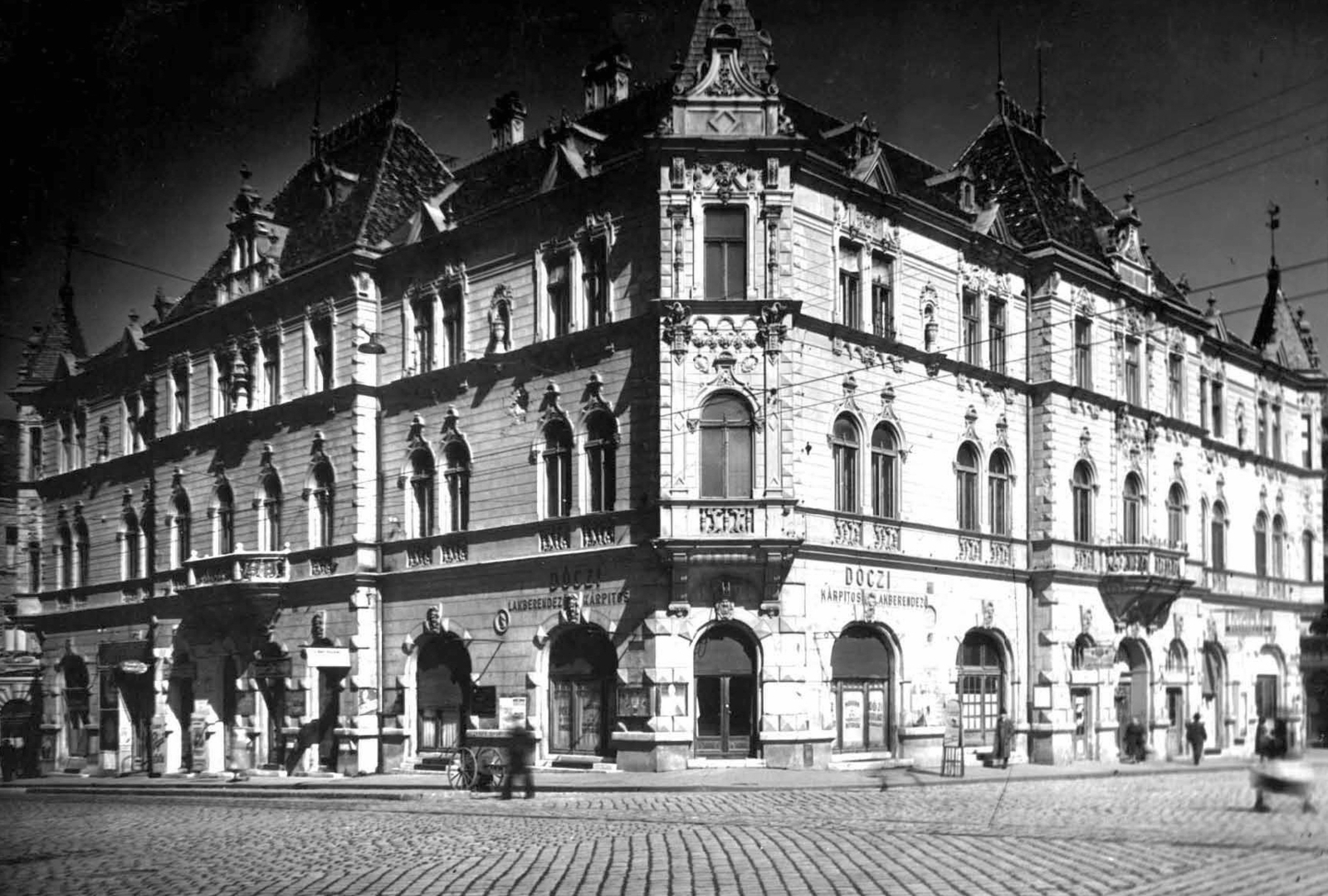 Magyarország, Szeged, Roosevelt tér, Milkó-palota., 1947, Kozma János, napsütés, utcakép, épületdísz, üzletportál, Lechner Ödön-terv, épület, sarokház, Fortepan #31967