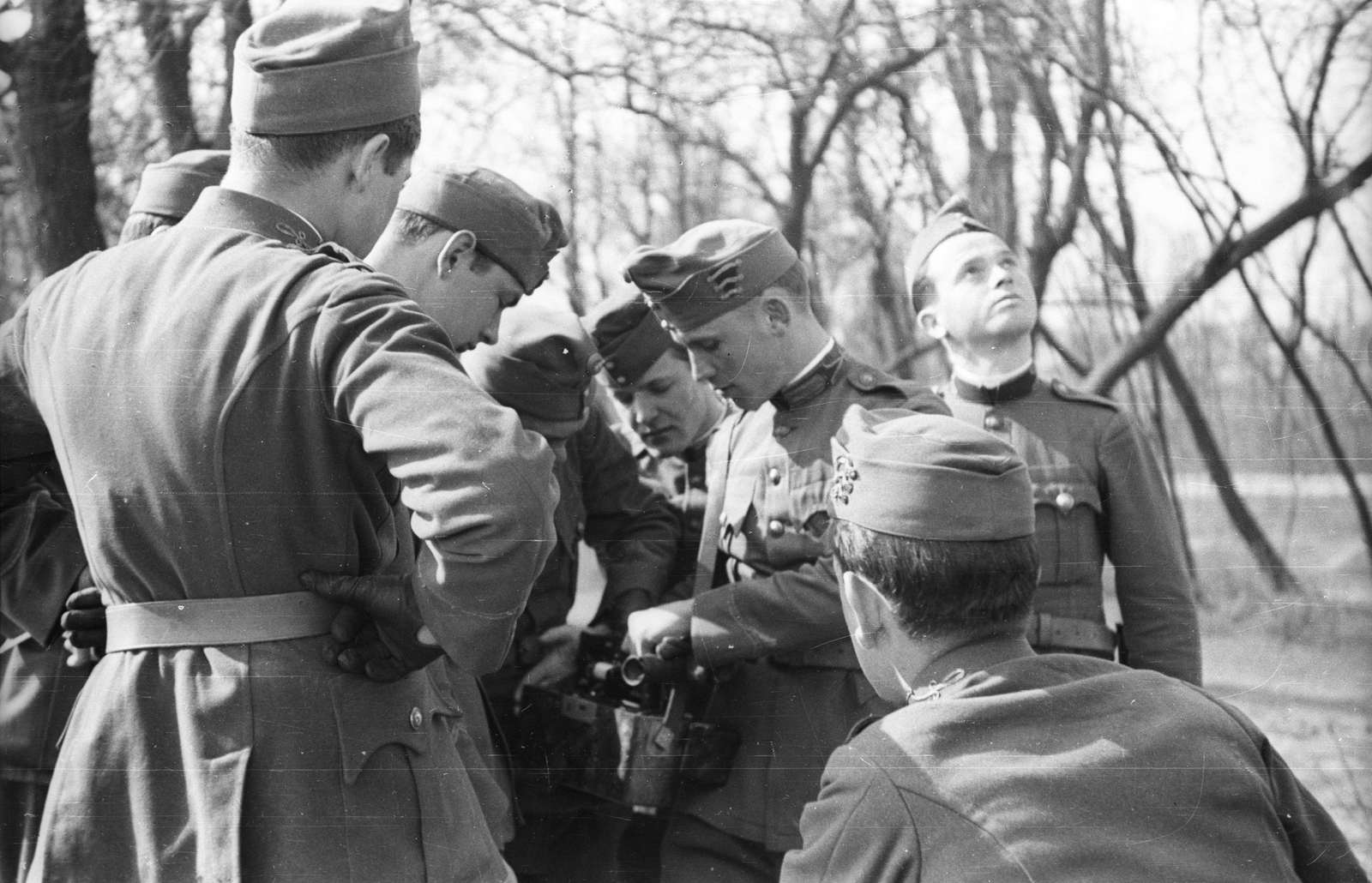 1938, Ludovika, soldier, looking up at the sky, Fortepan #3200