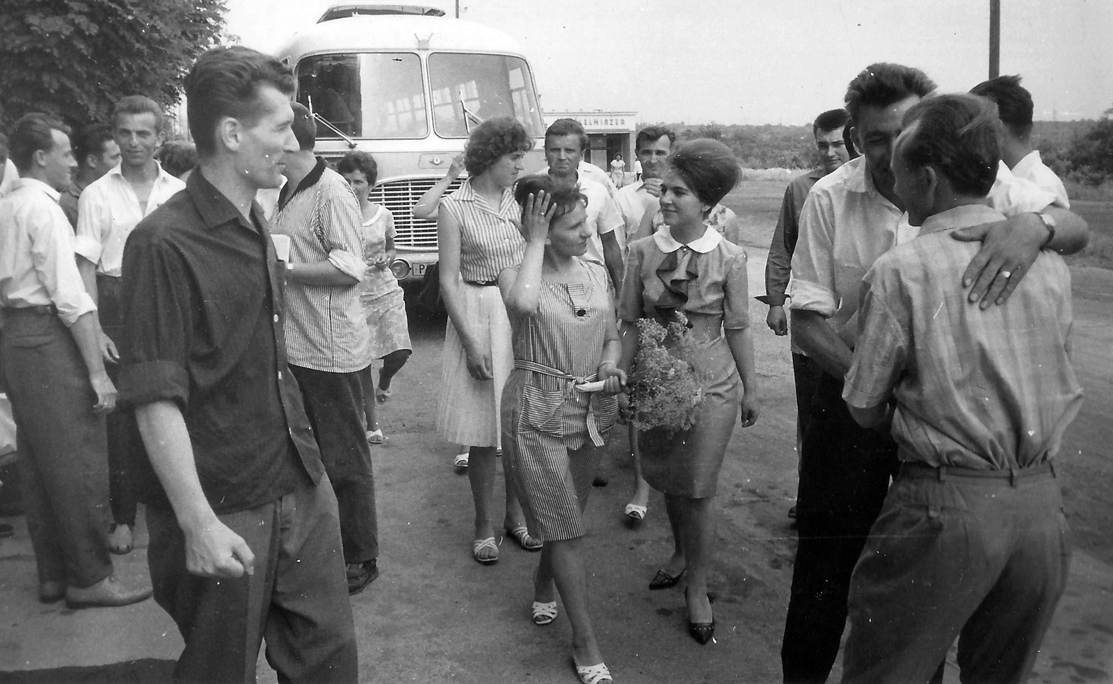 1962, Buzás Tamás, excursion, bus, Czechoslovak brand, genre painting, Skoda-brand, Fortepan #32033