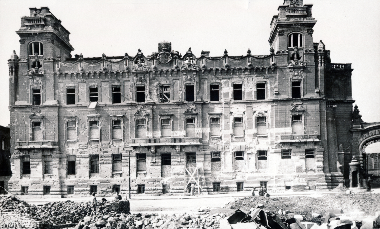 Hungary, Budapest I., Szent György tér, József főhercegi palota., 1945, Fortepan, palace, damaged building, Budapest, Fortepan #32057